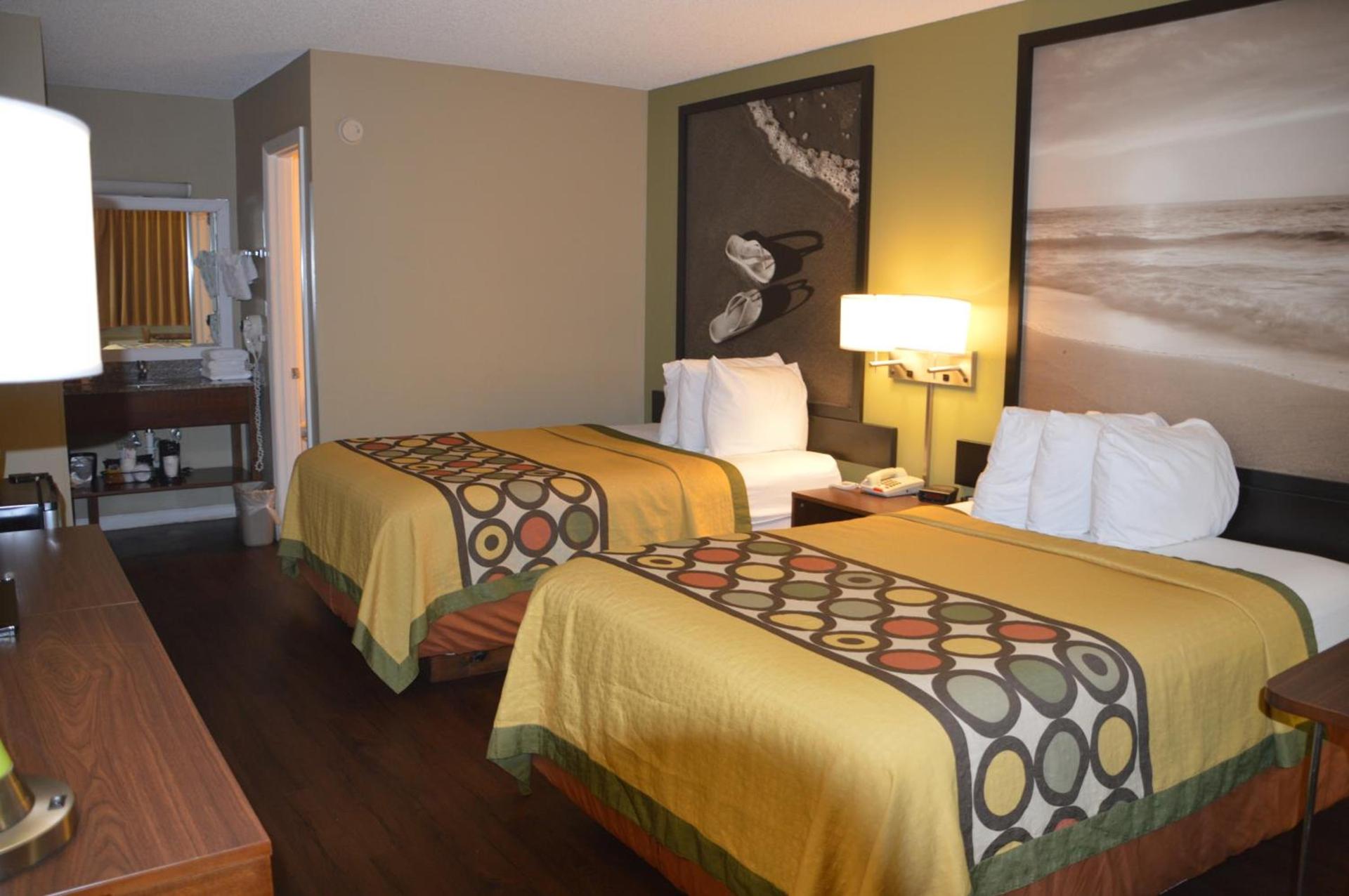 Super 8 by Wyndham Monticello photo 13