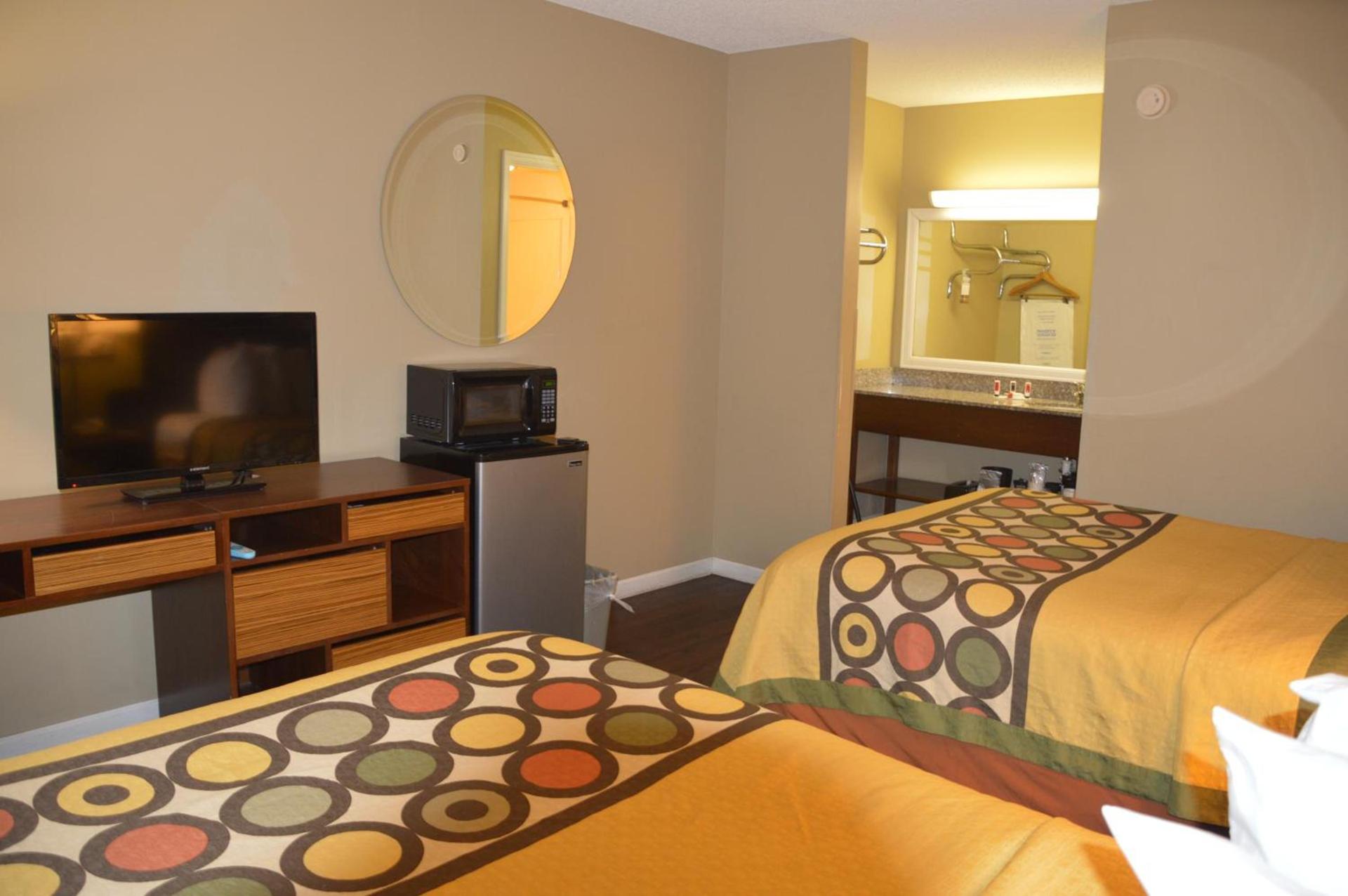 Super 8 by Wyndham Monticello photo 14