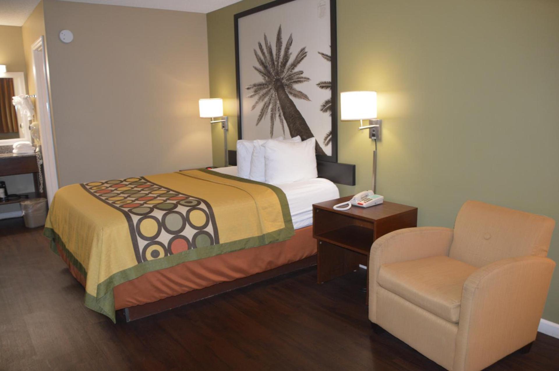 Super 8 by Wyndham Monticello photo 8