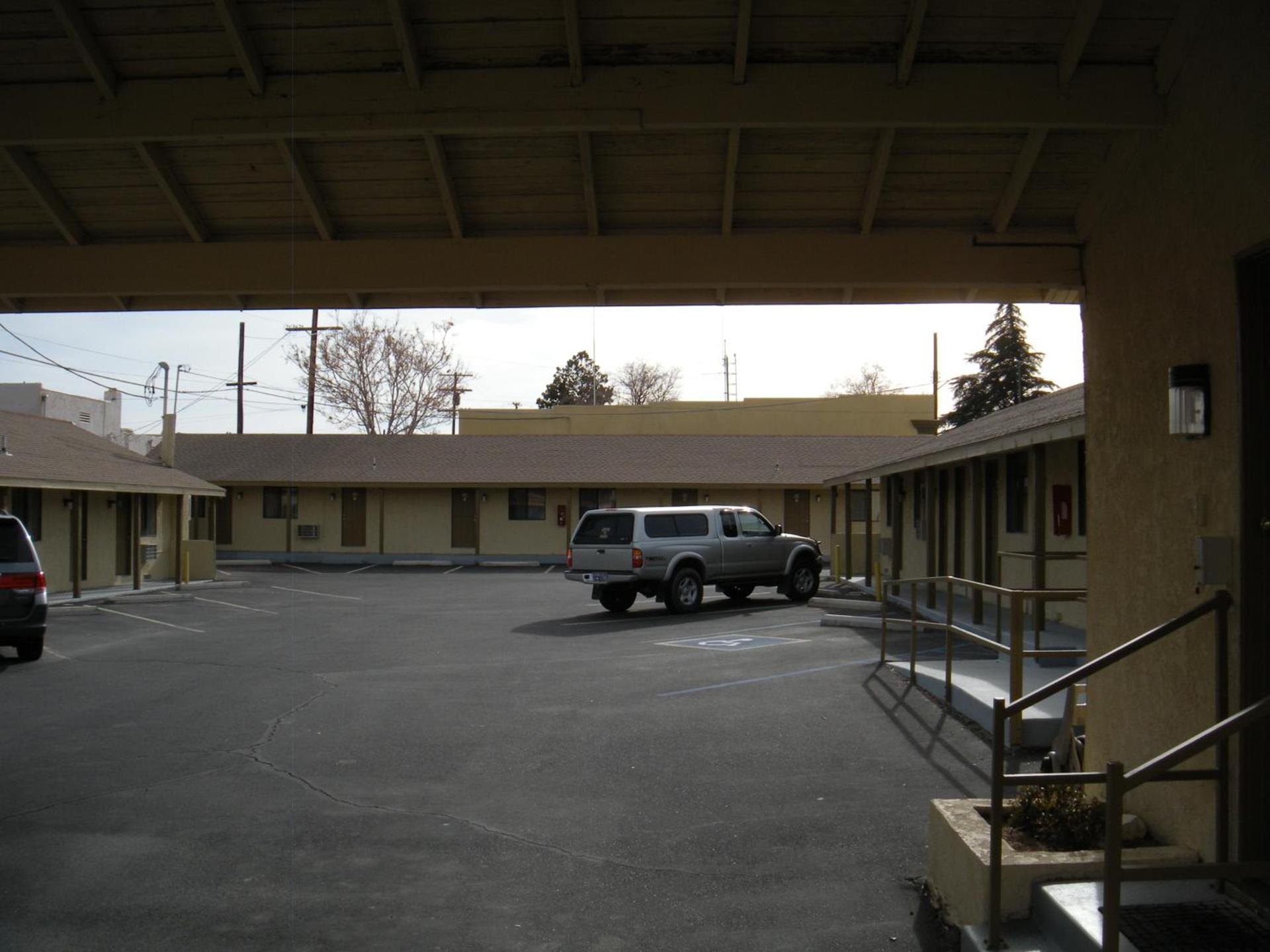 Lone Pine Budget Inn photo 2