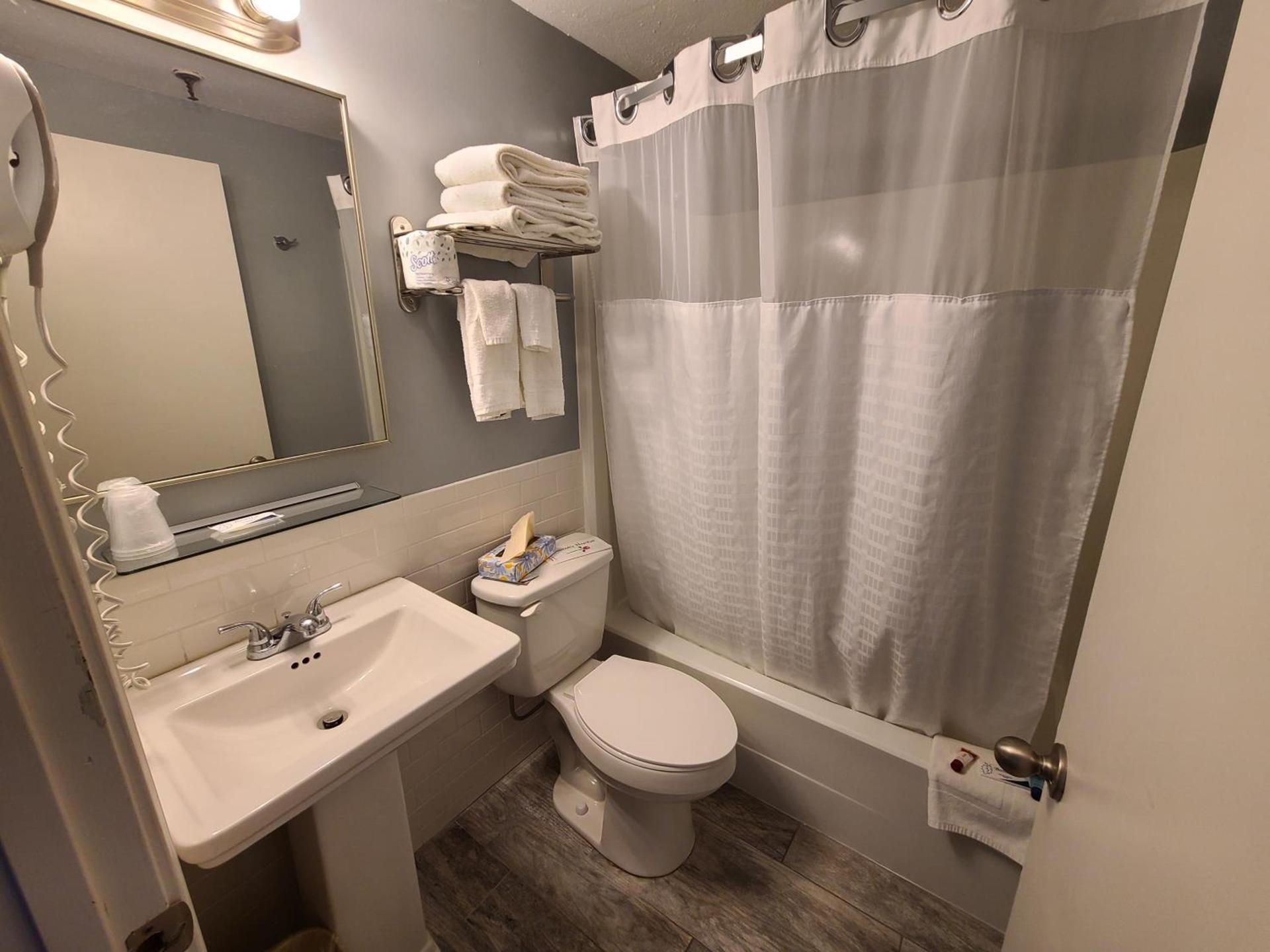 Hampton Village Inn photo 13