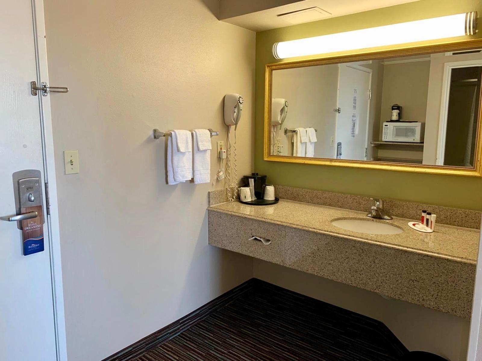 Baymont by Wyndham Texarkana photo 21