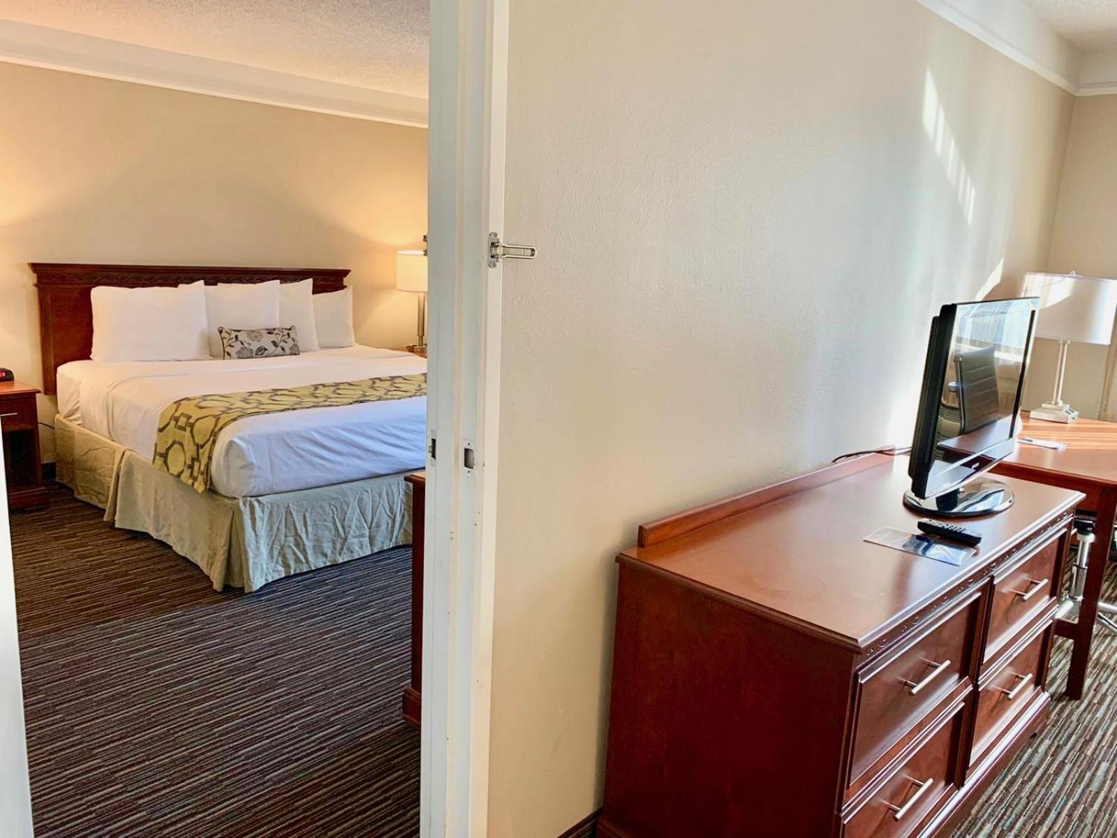 Baymont by Wyndham Texarkana photo 16