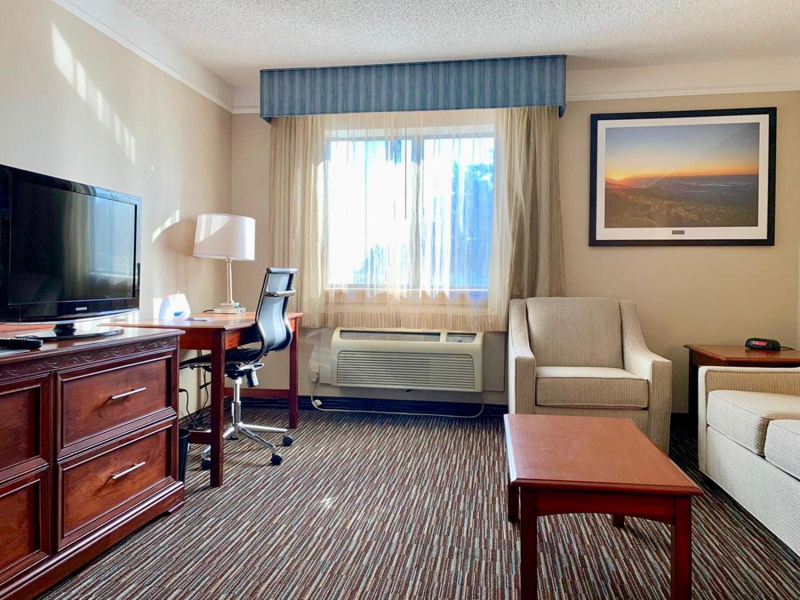 Baymont by Wyndham Texarkana photo 17