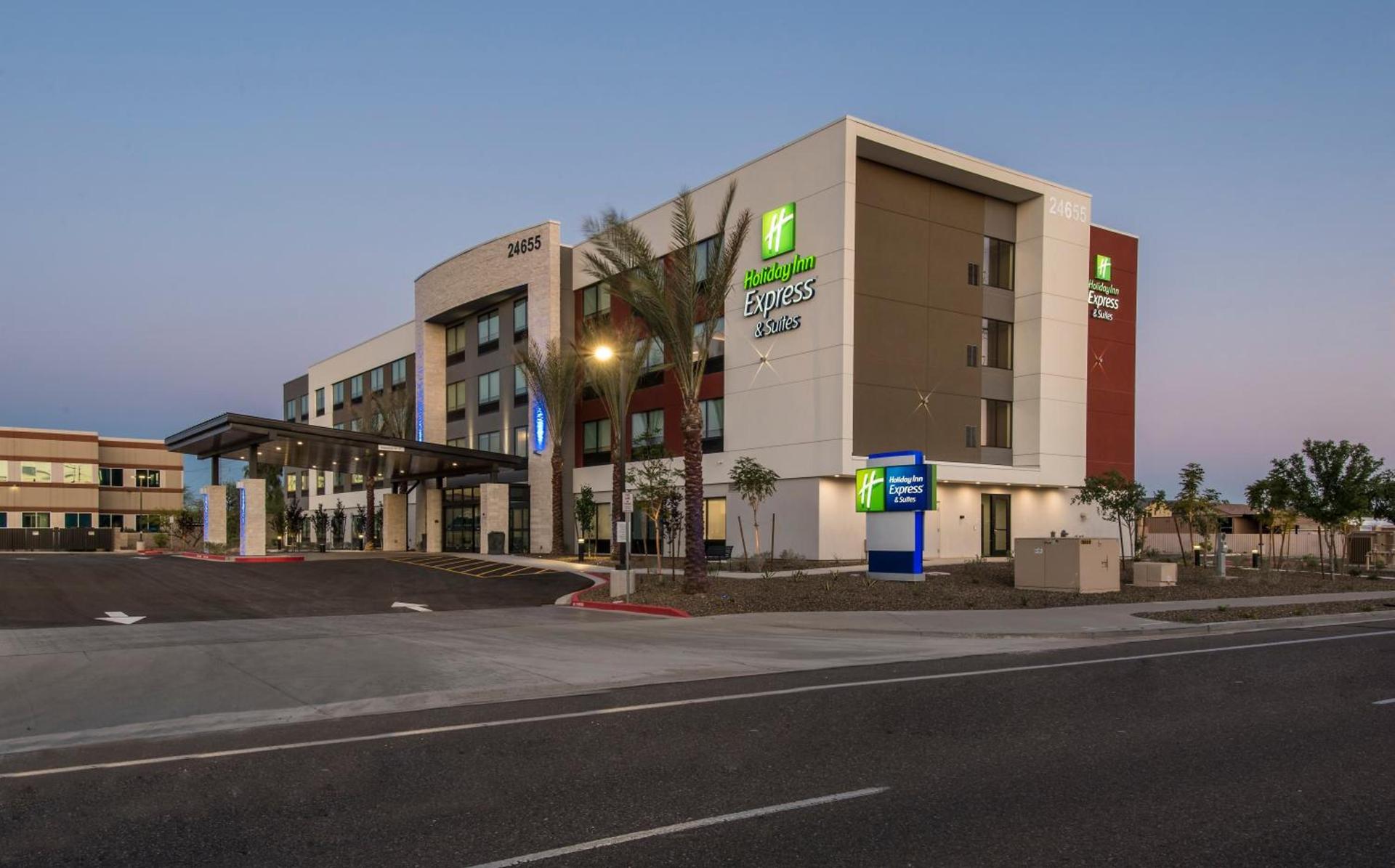 Holiday Inn Express & Suites - Phoenix North - Happy Valley by IHG photo 1