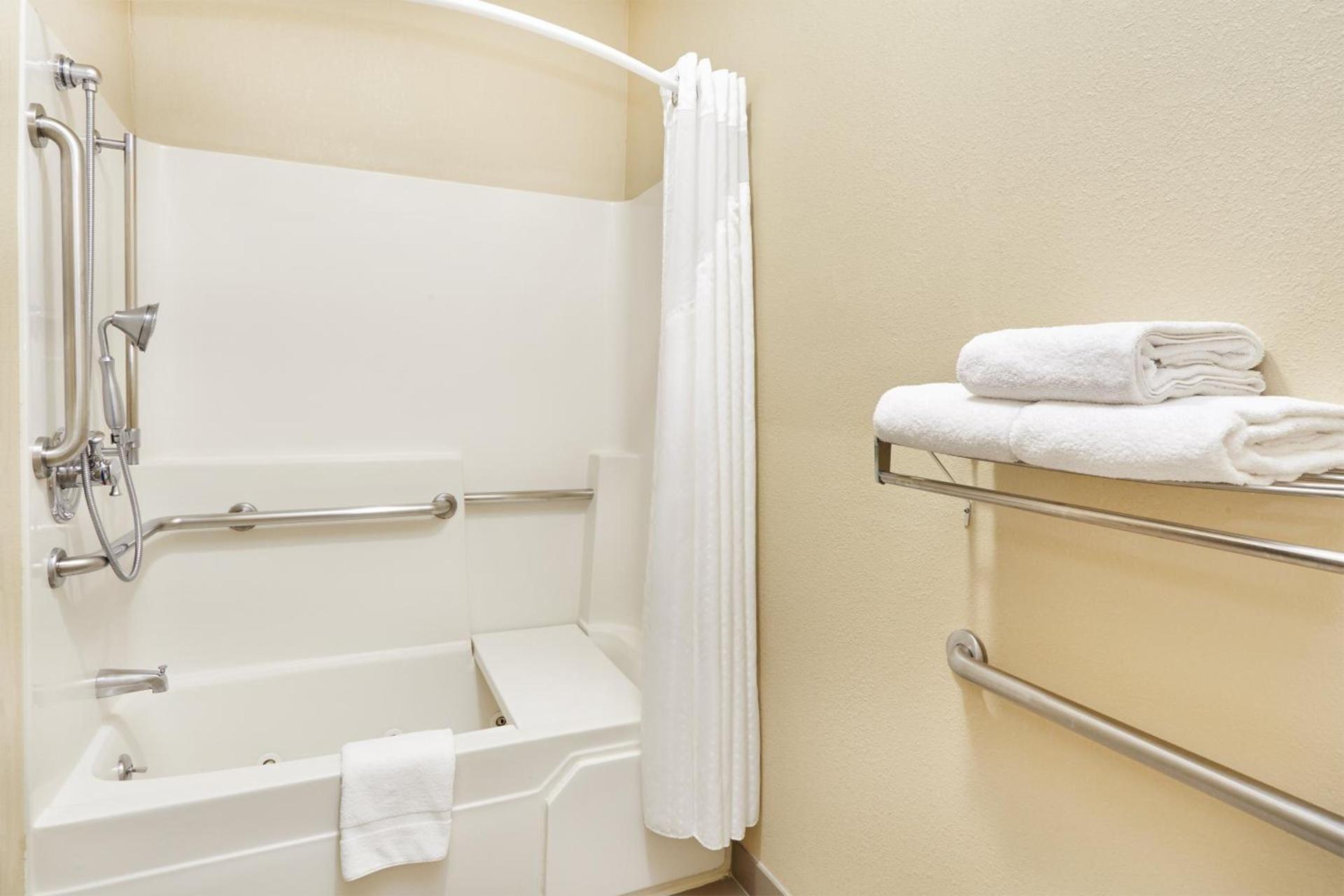 Holiday Inn Express & Suites Chicago-Libertyville by IHG photo 39