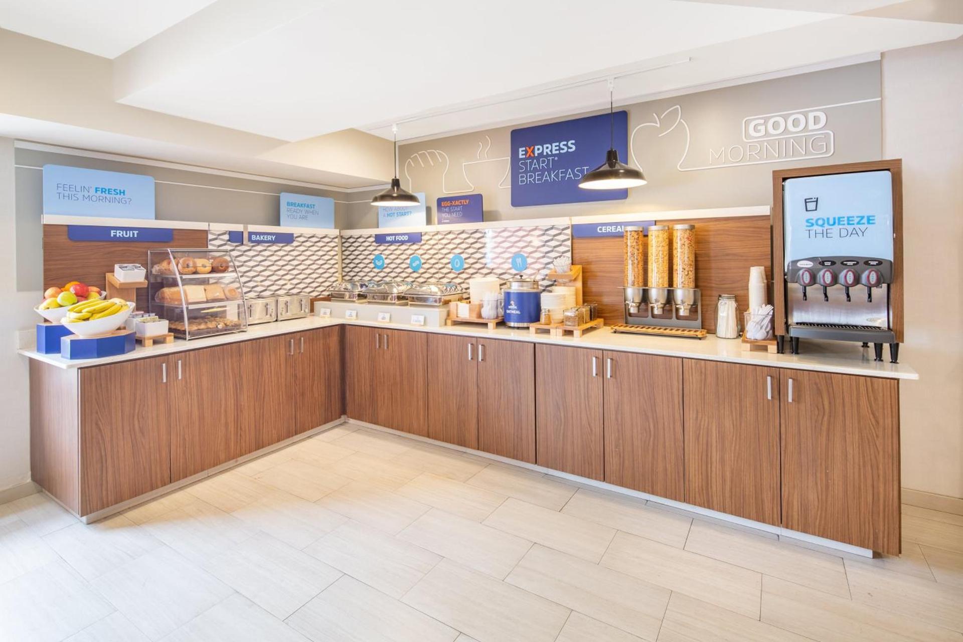 Holiday Inn Express San Diego Airport-Old Town by IHG photo 43