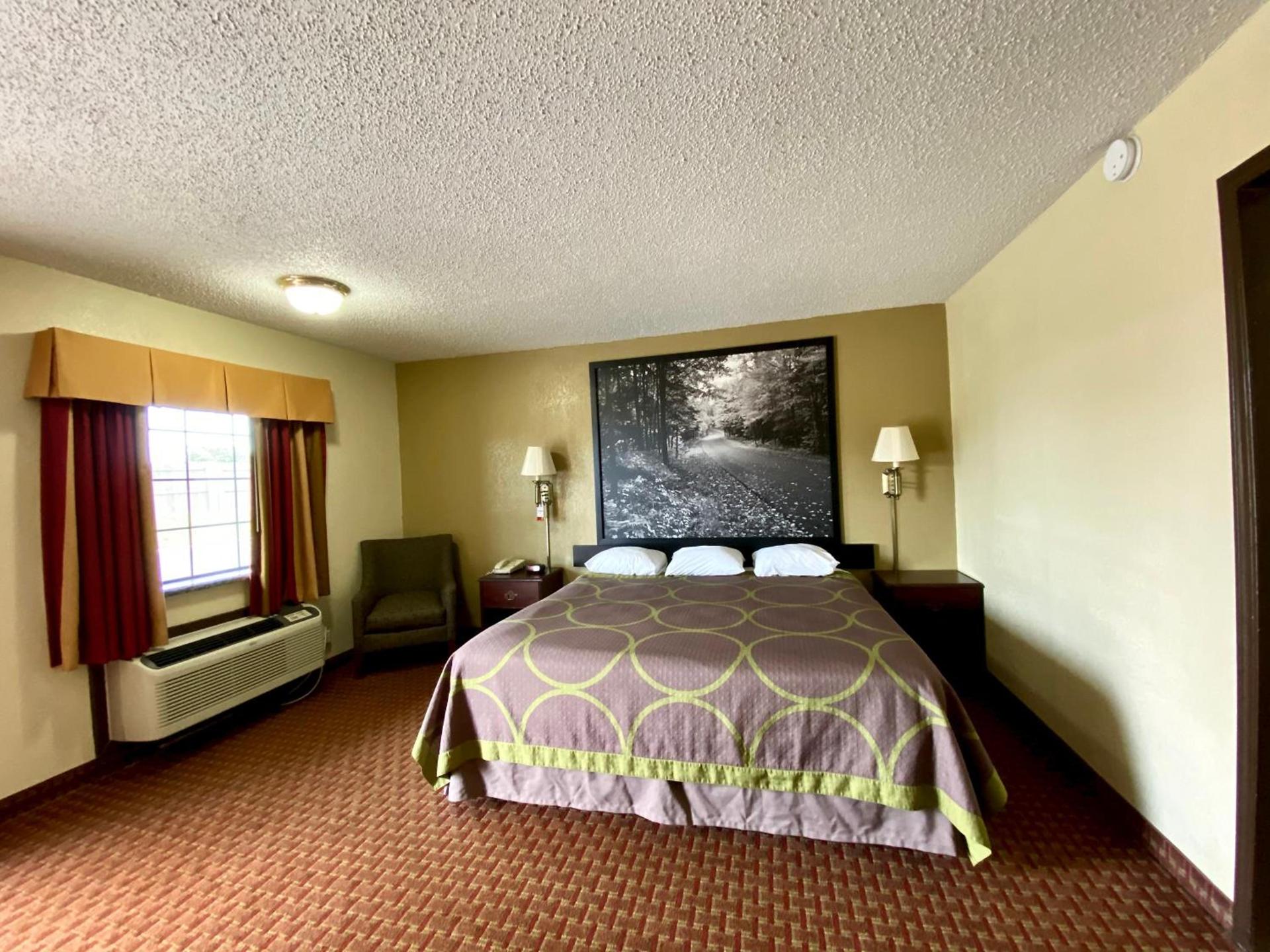 Super 8 by Wyndham Shawnee photo 32