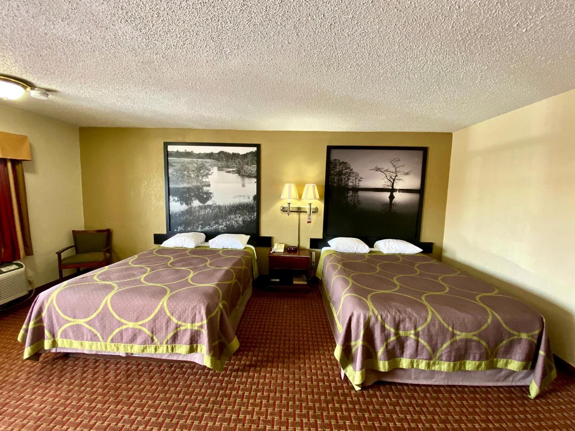 Super 8 by Wyndham Shawnee photo 27