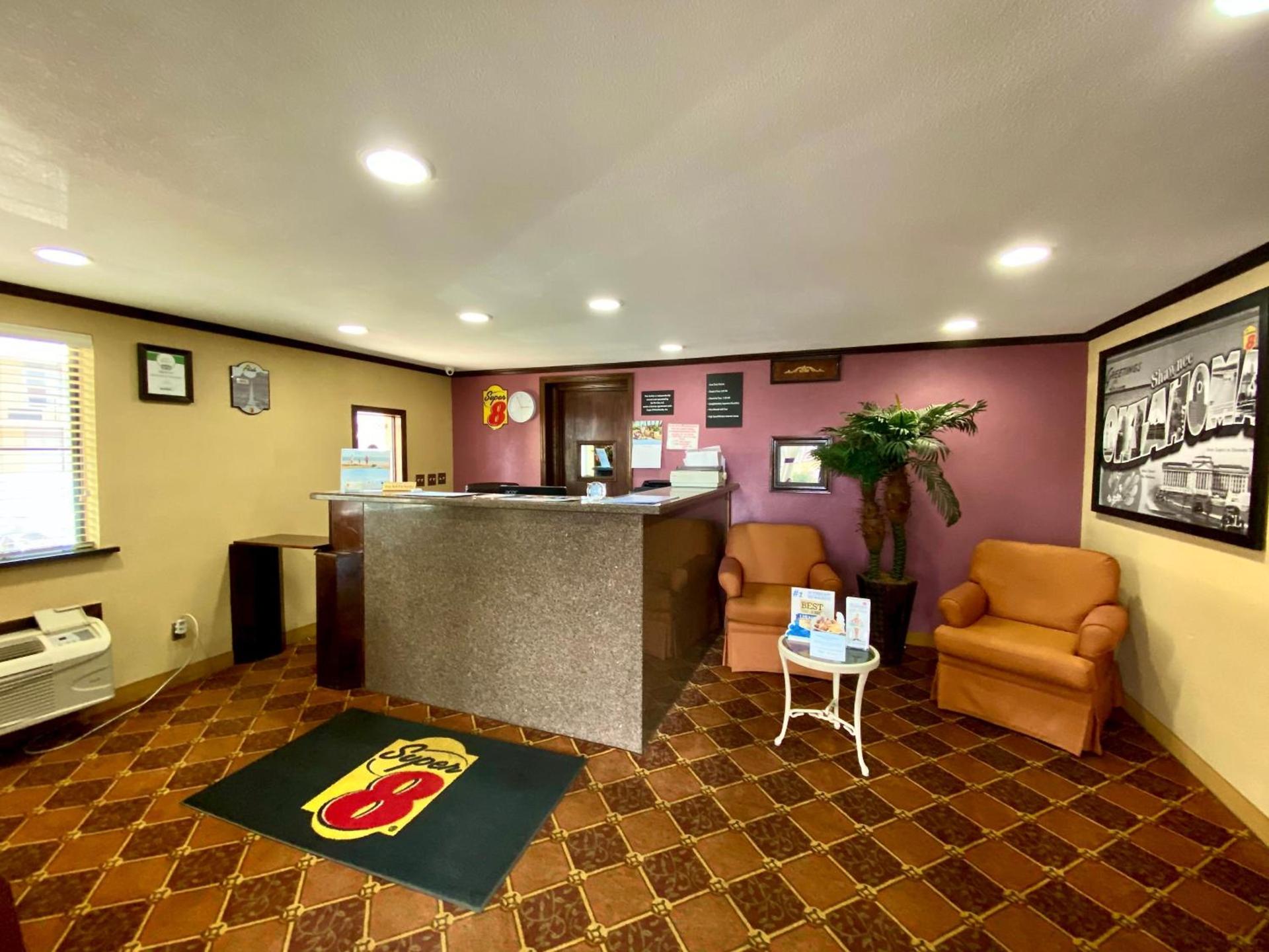 Super 8 by Wyndham Shawnee photo 21