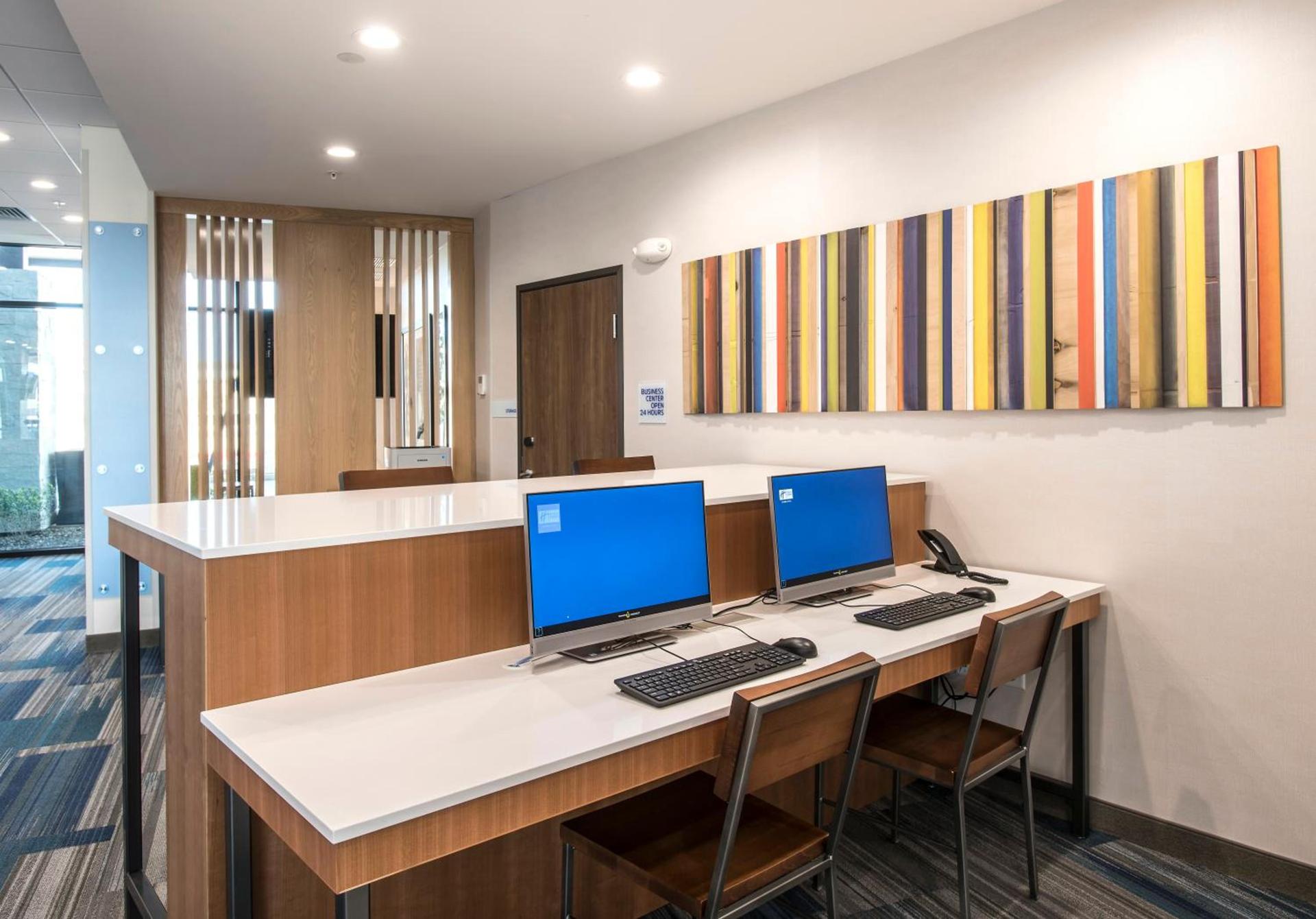 Holiday Inn Express & Suites - Phoenix North - Happy Valley by IHG photo 5