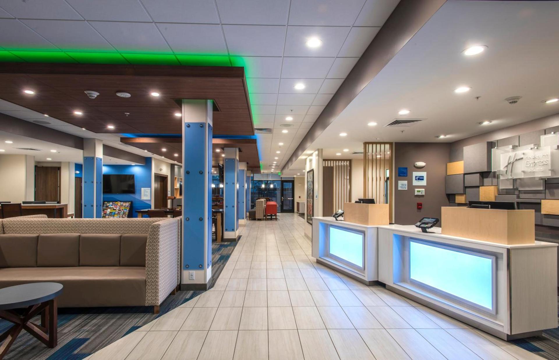 Holiday Inn Express & Suites - Phoenix North - Happy Valley by IHG photo 12