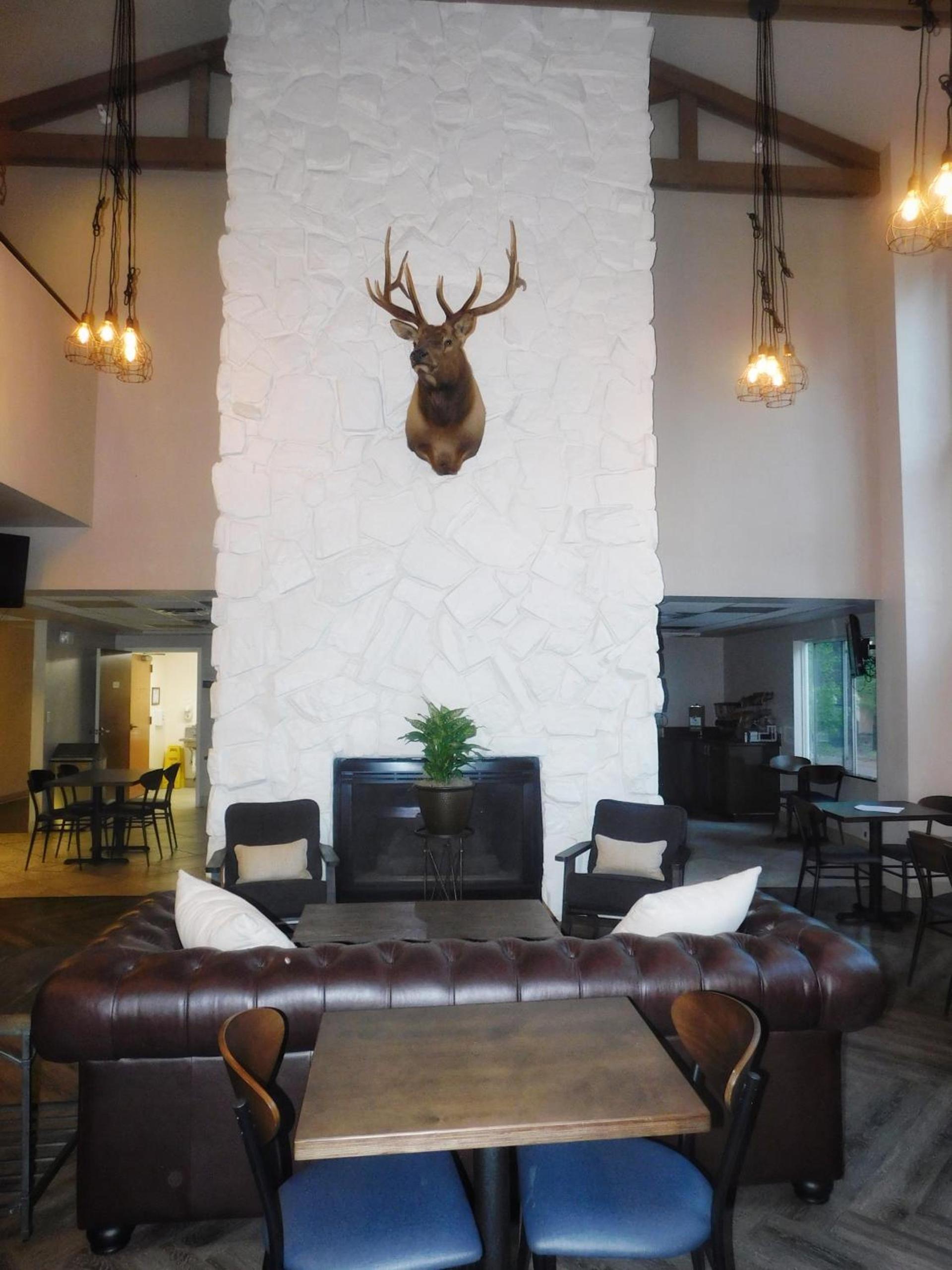 GreenTree Inn & Suites Pinetop photo 11