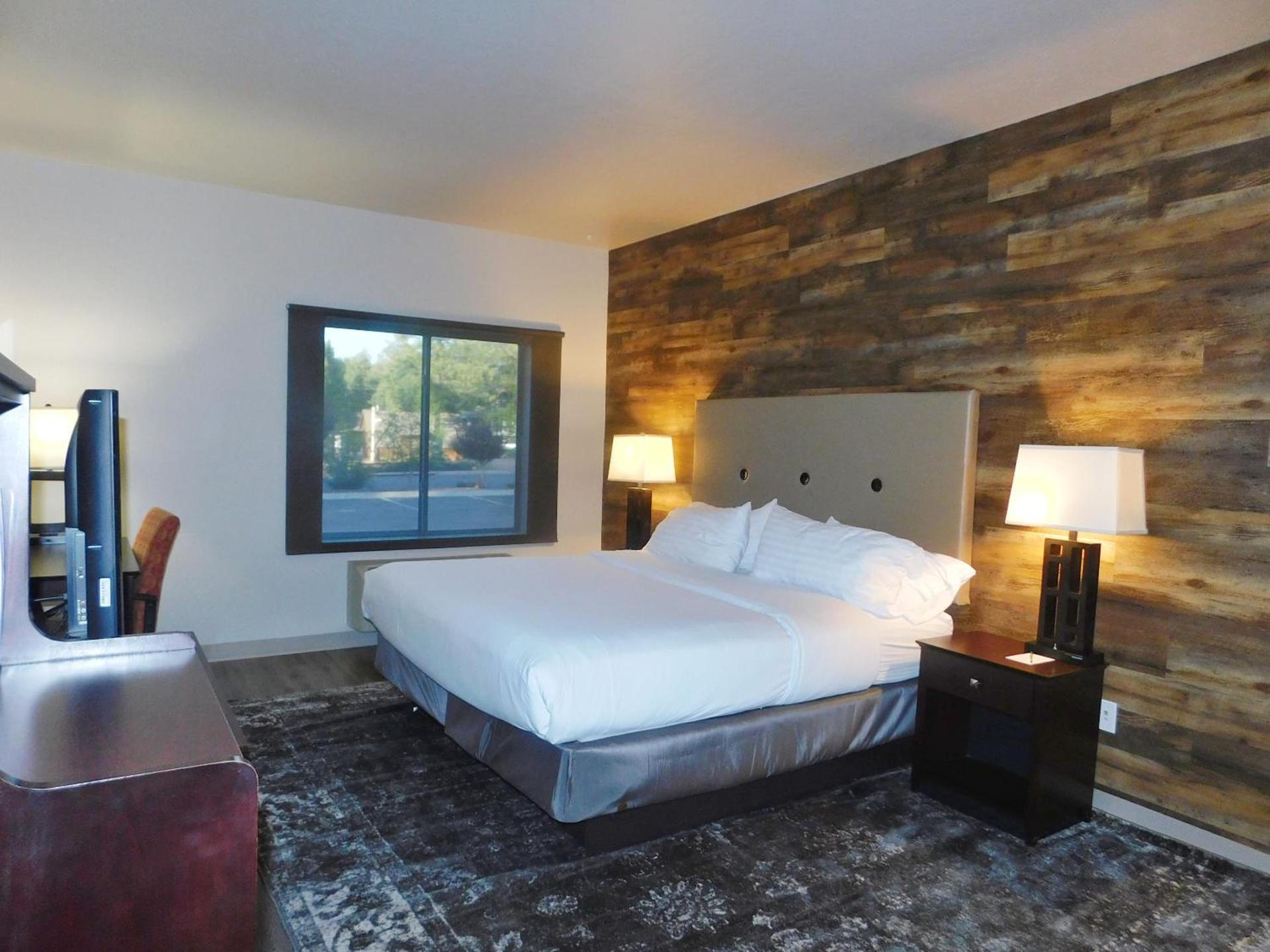 GreenTree Inn & Suites Pinetop photo 10