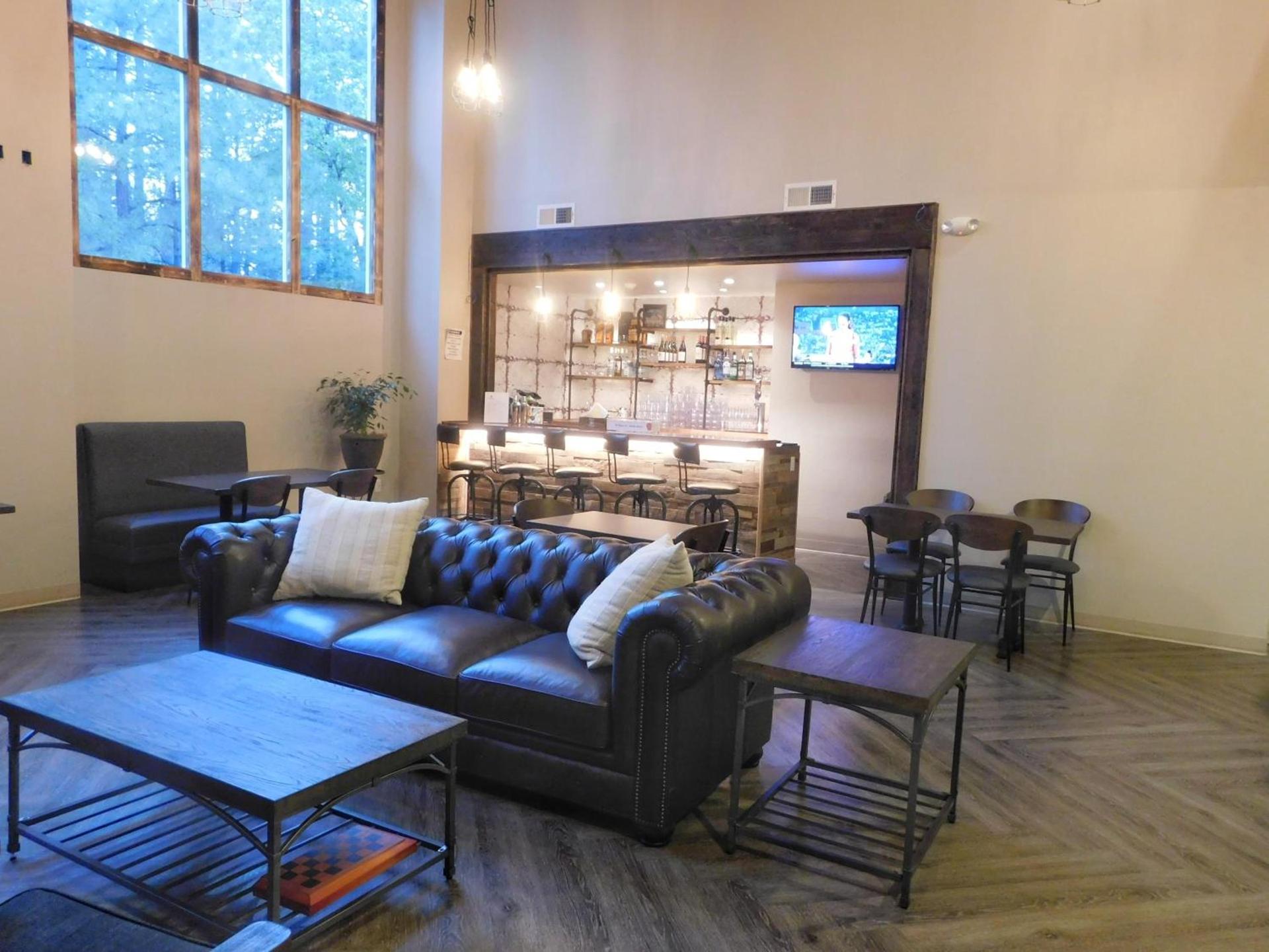 GreenTree Inn & Suites Pinetop photo 2