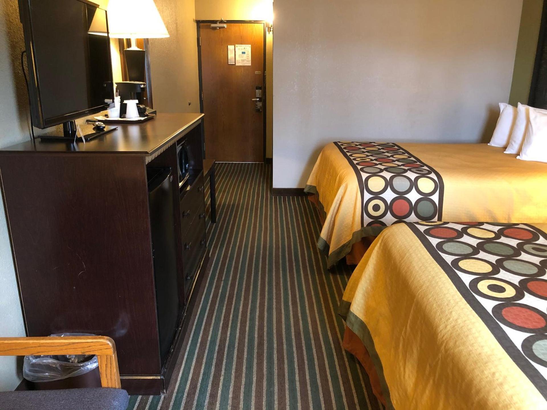 Super 8 by Wyndham Harrison AR photo 7