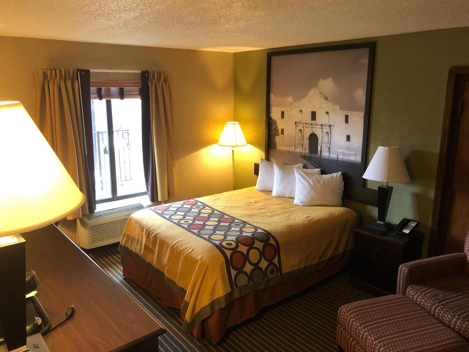 Super 8 by Wyndham Harrison AR photo 5