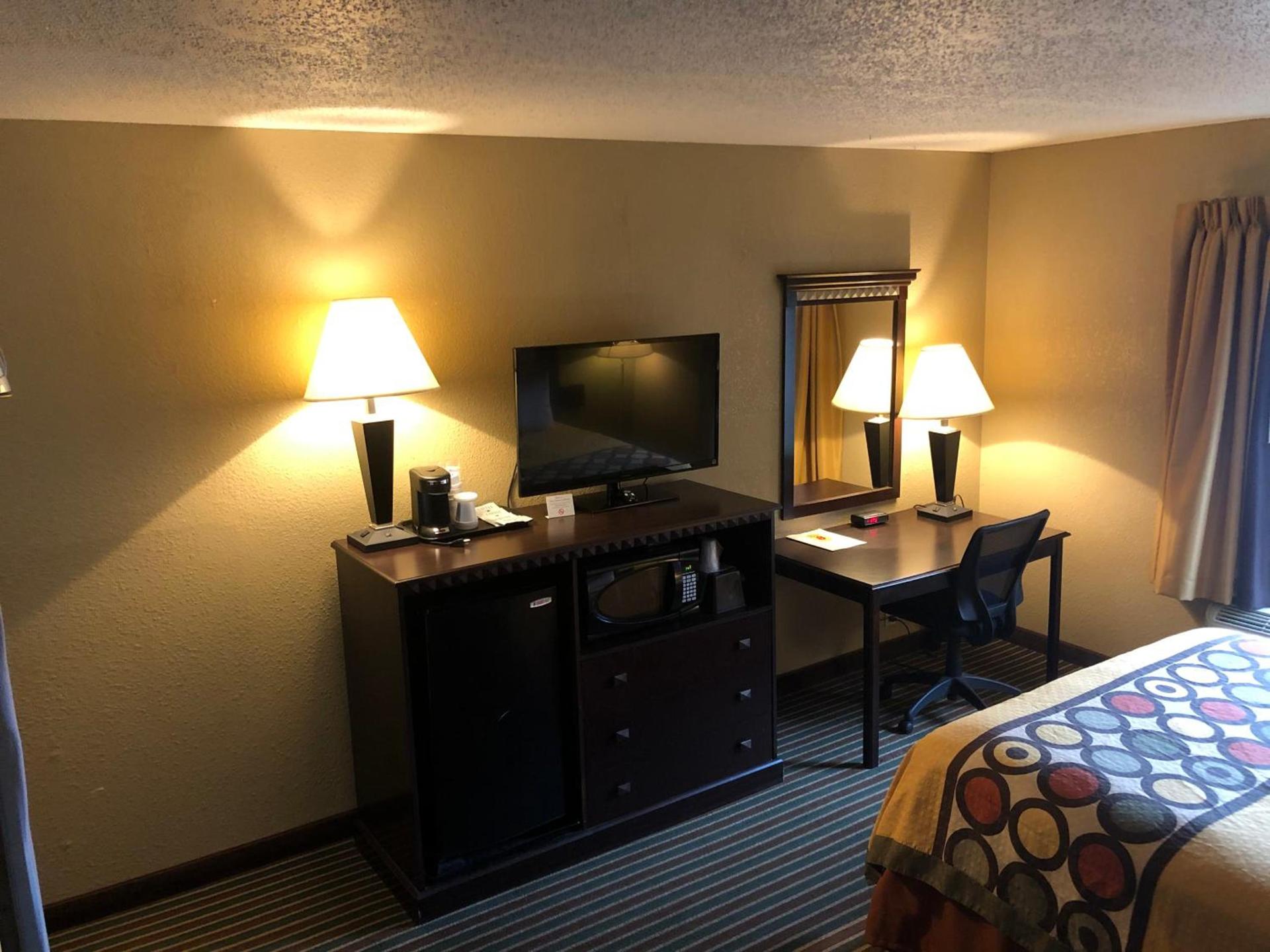 Super 8 by Wyndham Harrison AR photo 4