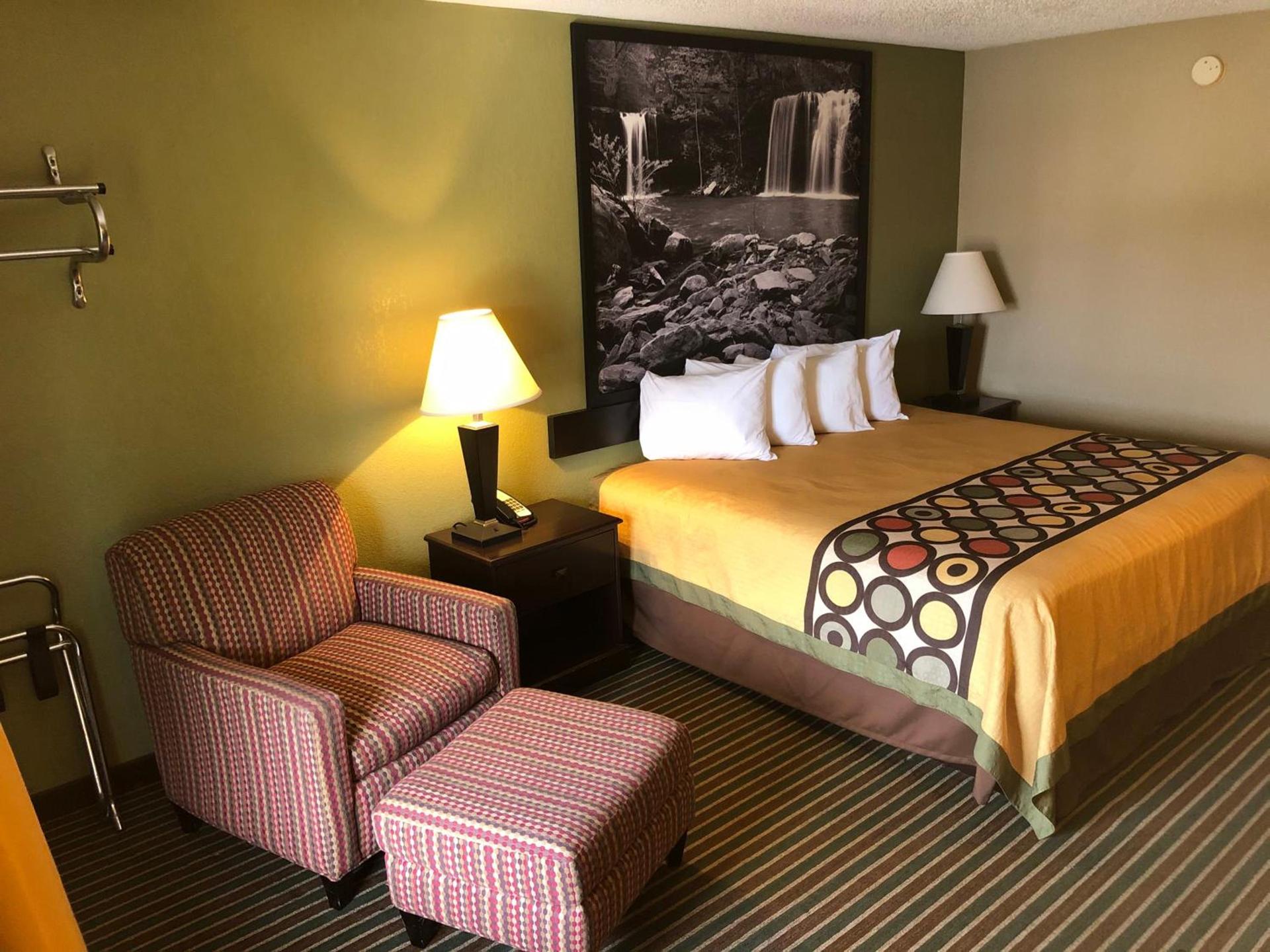 Super 8 by Wyndham Harrison AR photo 2