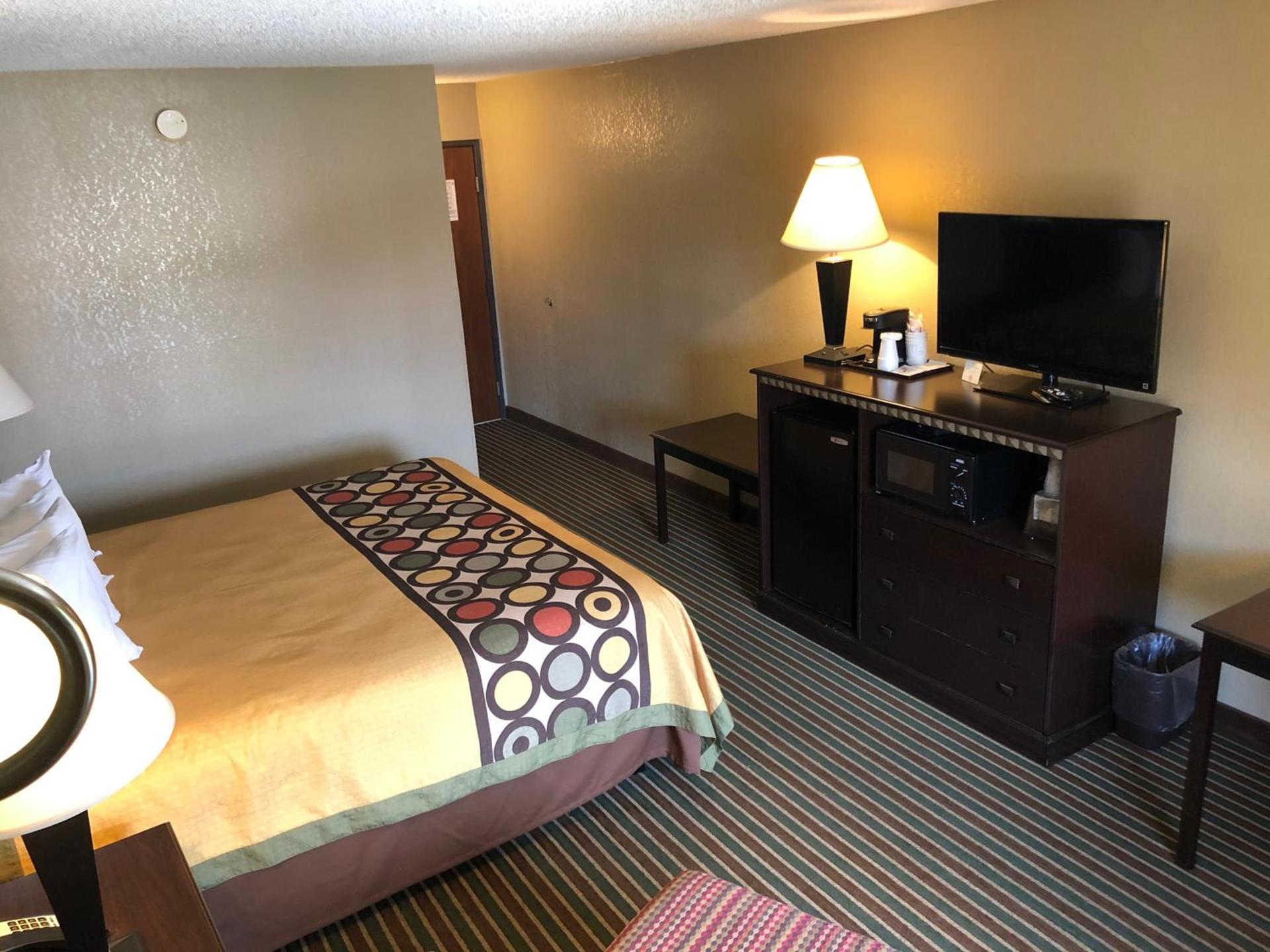 Super 8 by Wyndham Harrison AR photo 3