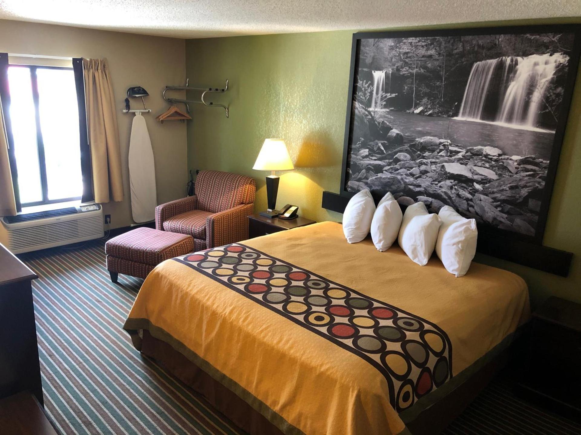 Super 8 by Wyndham Harrison AR photo 30