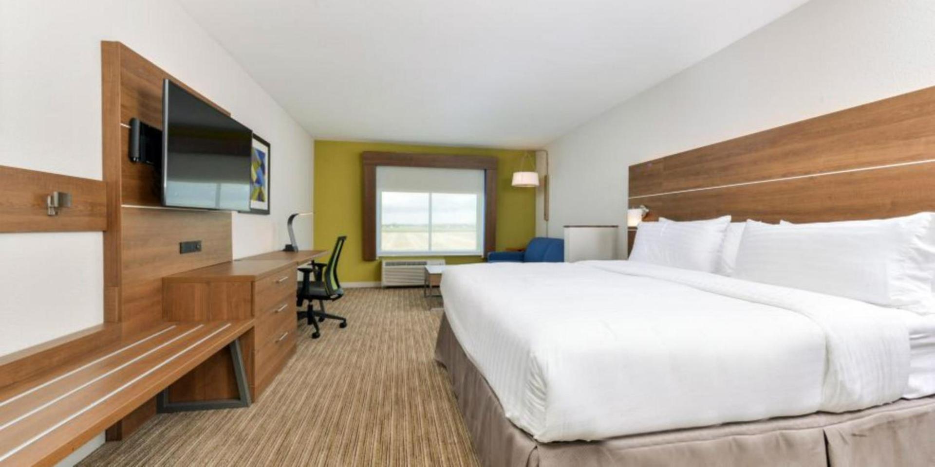 Holiday Inn Express - Alliance by IHG photo 39