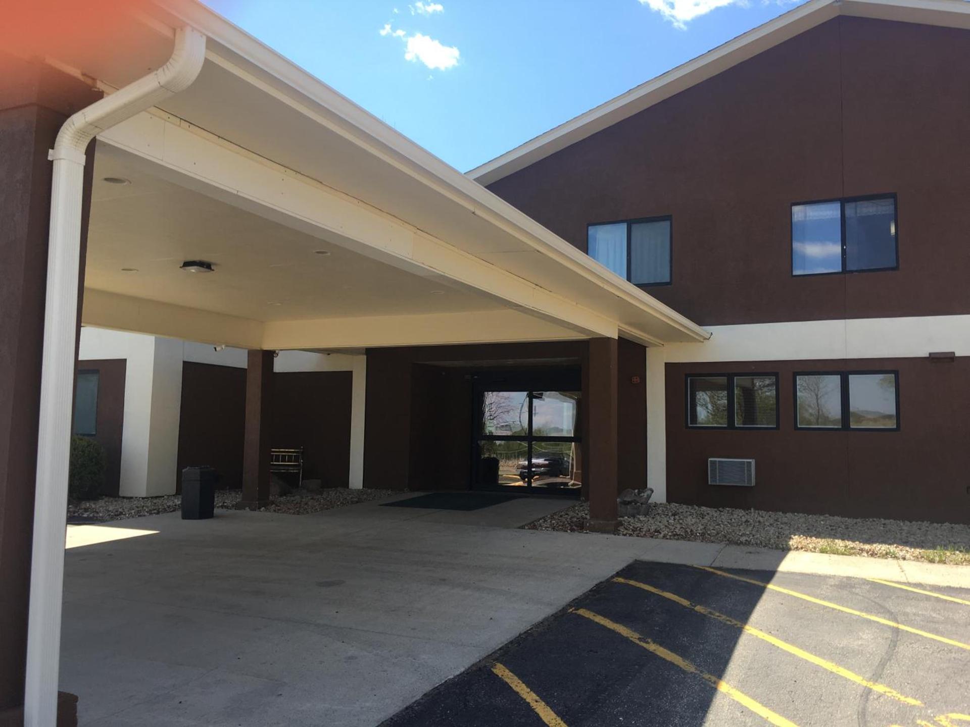 Super 8 by Wyndham Blue Earth photo 18