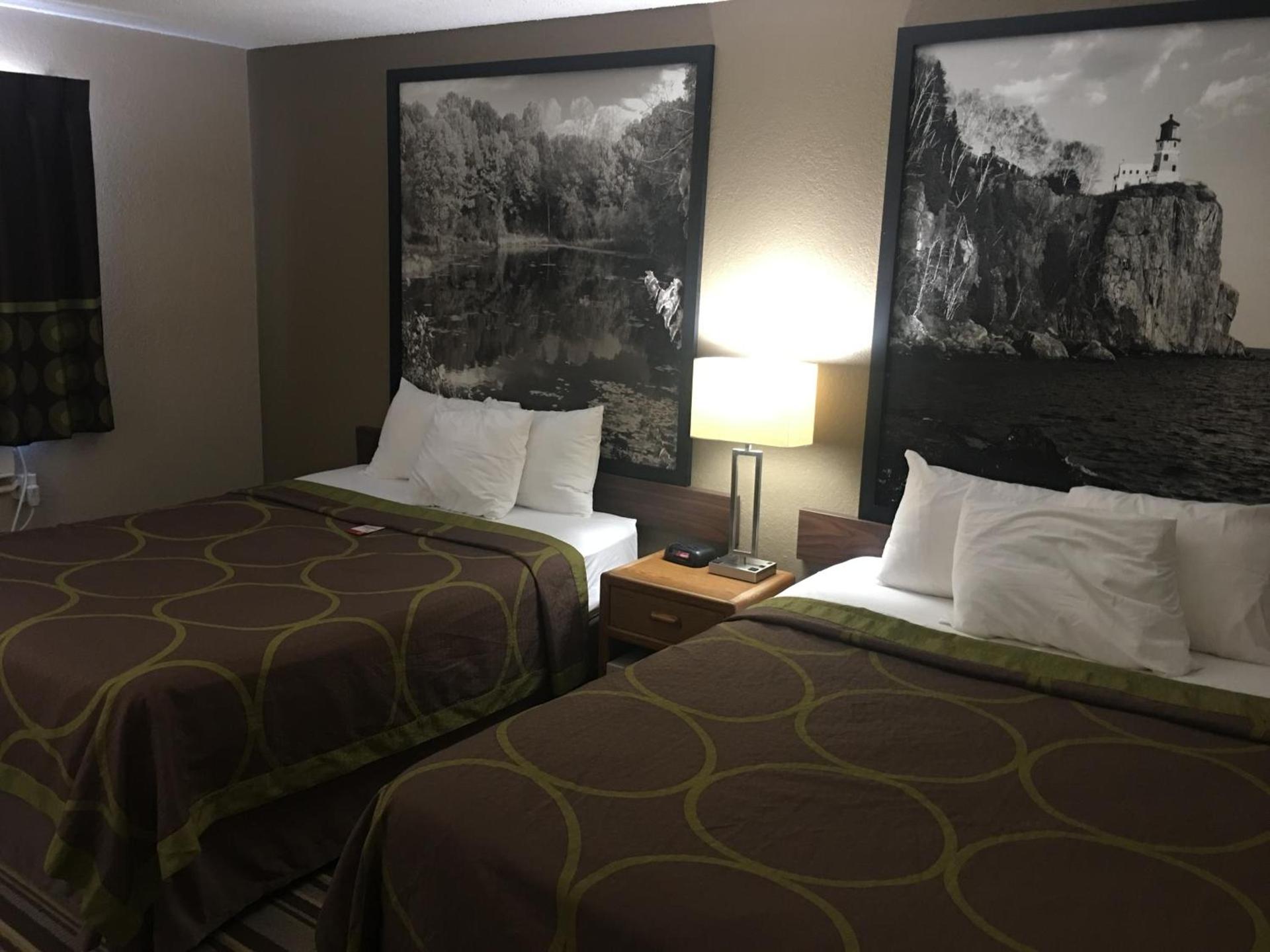 Super 8 by Wyndham Blue Earth photo 22
