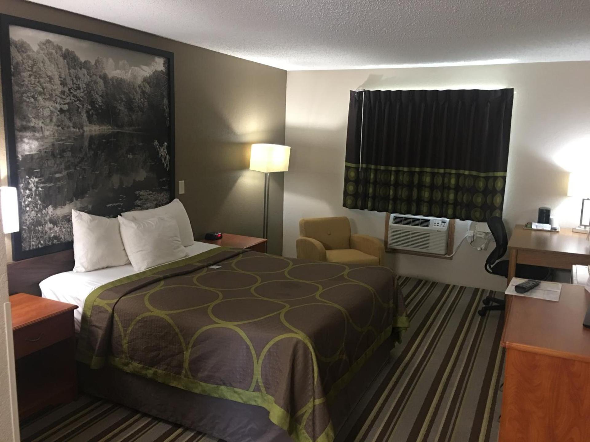 Super 8 by Wyndham Blue Earth photo 16