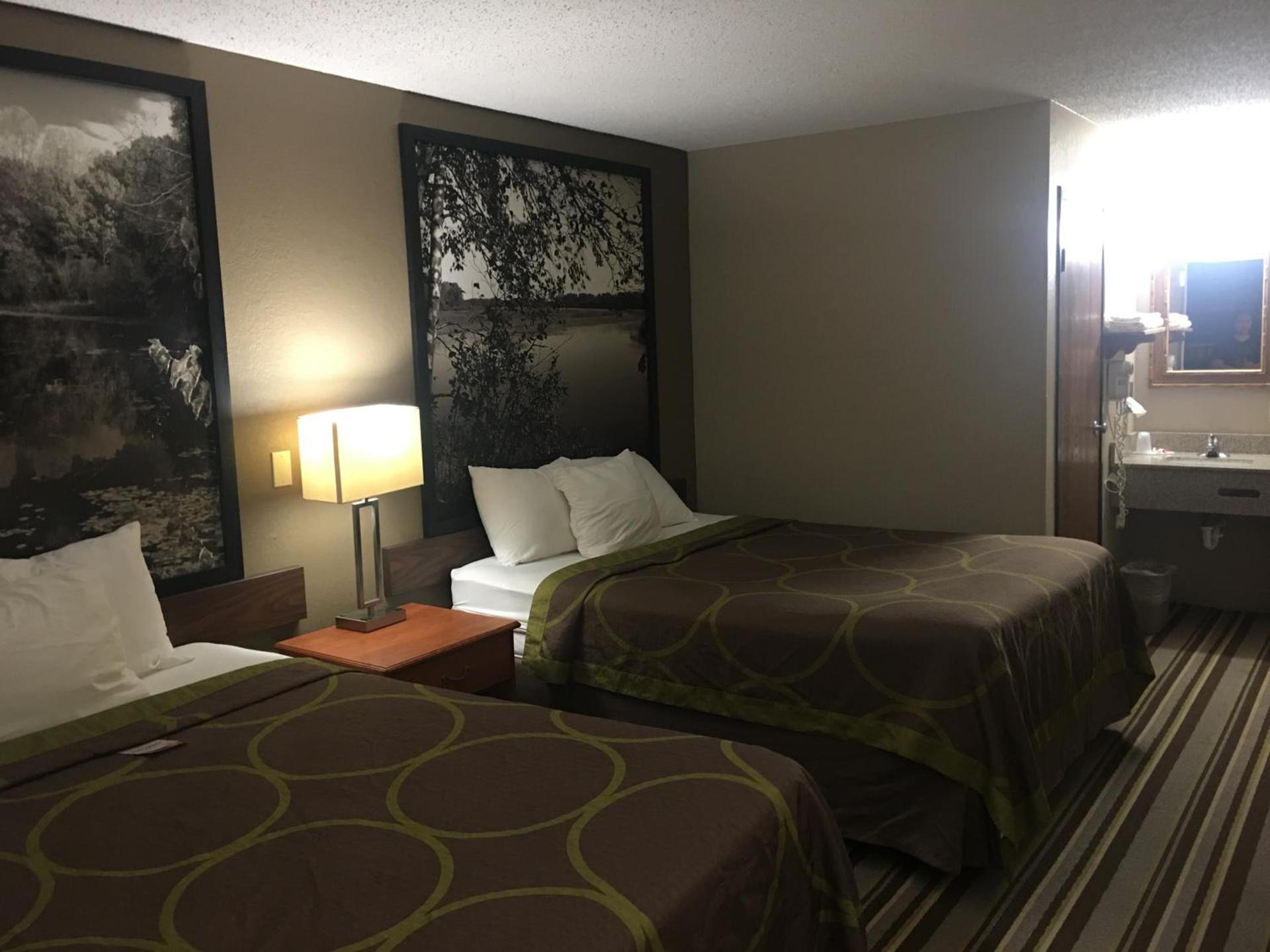 Super 8 by Wyndham Blue Earth photo 28
