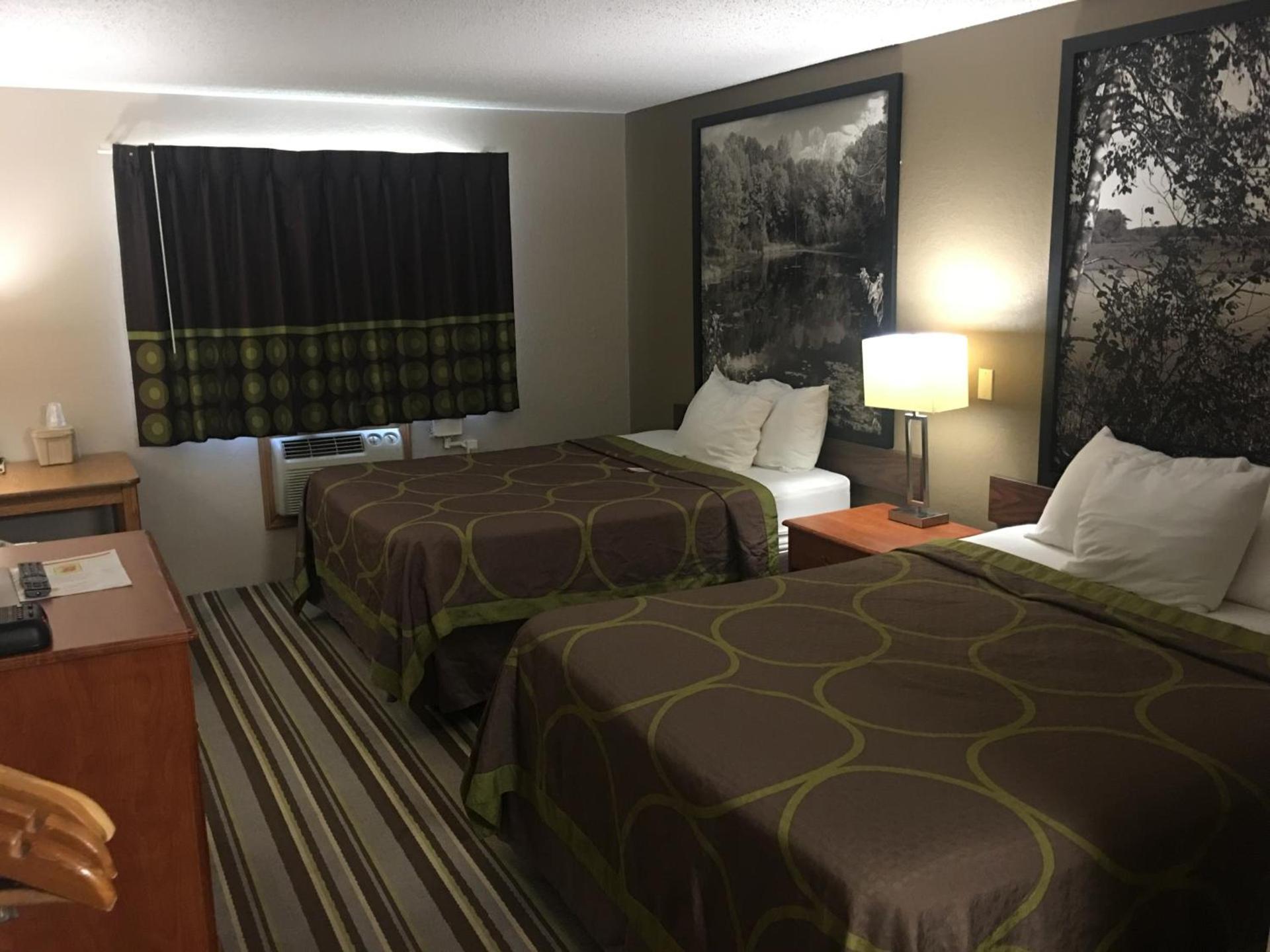 Super 8 by Wyndham Blue Earth photo 29