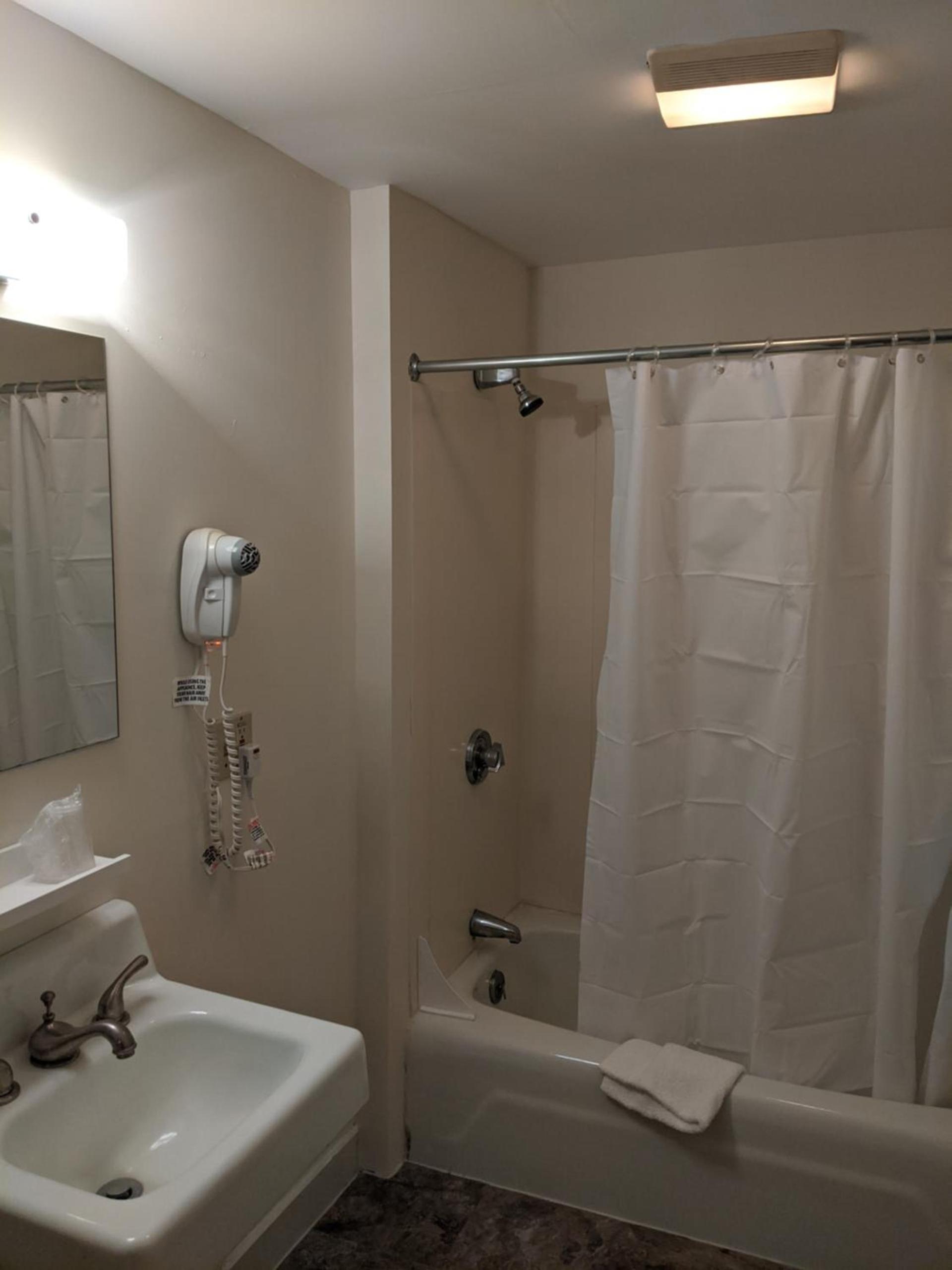 Lake Shore Farm Inn photo 29