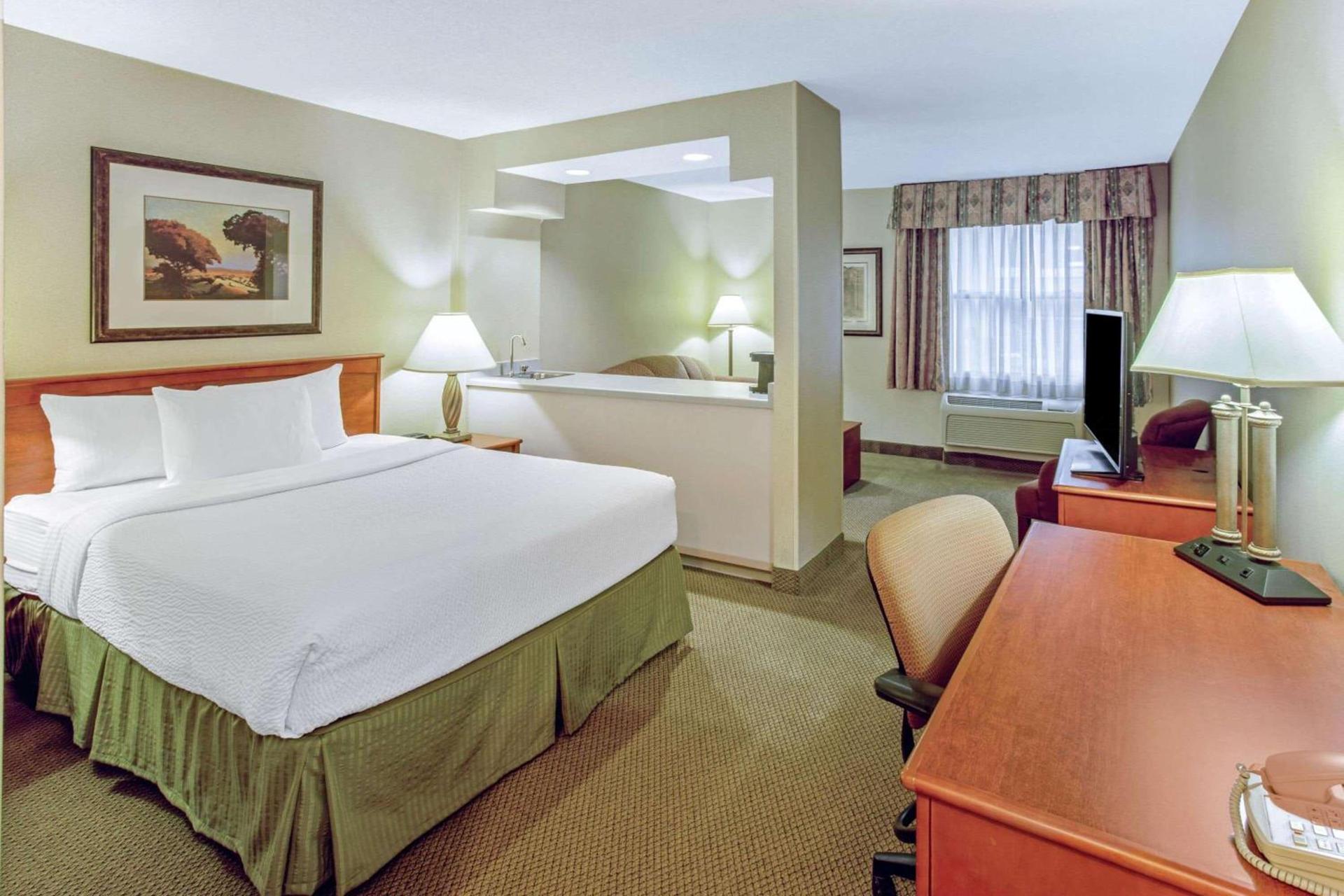 La Quinta by Wyndham Appleton College Avenue photo 7