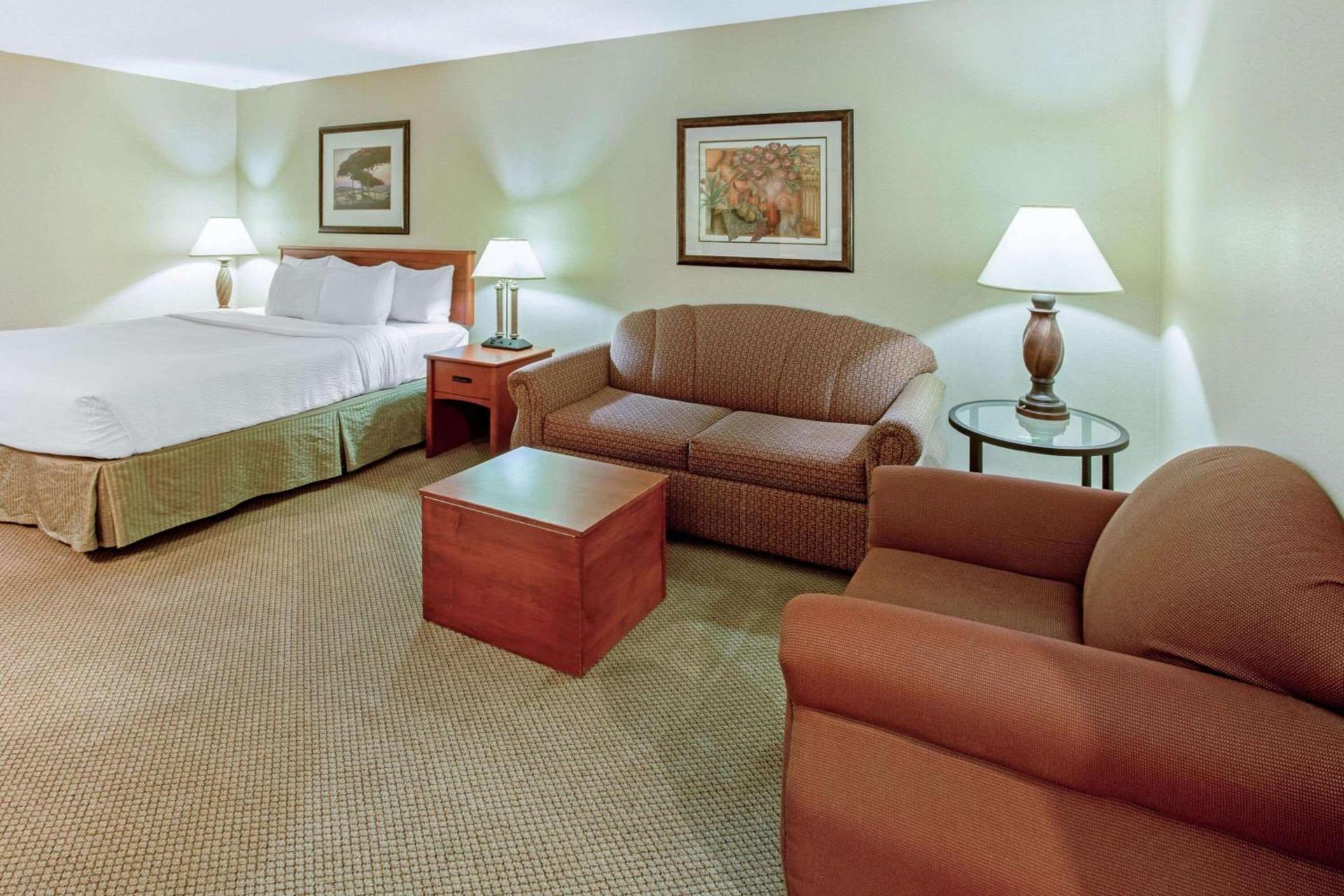 La Quinta by Wyndham Appleton College Avenue photo 18