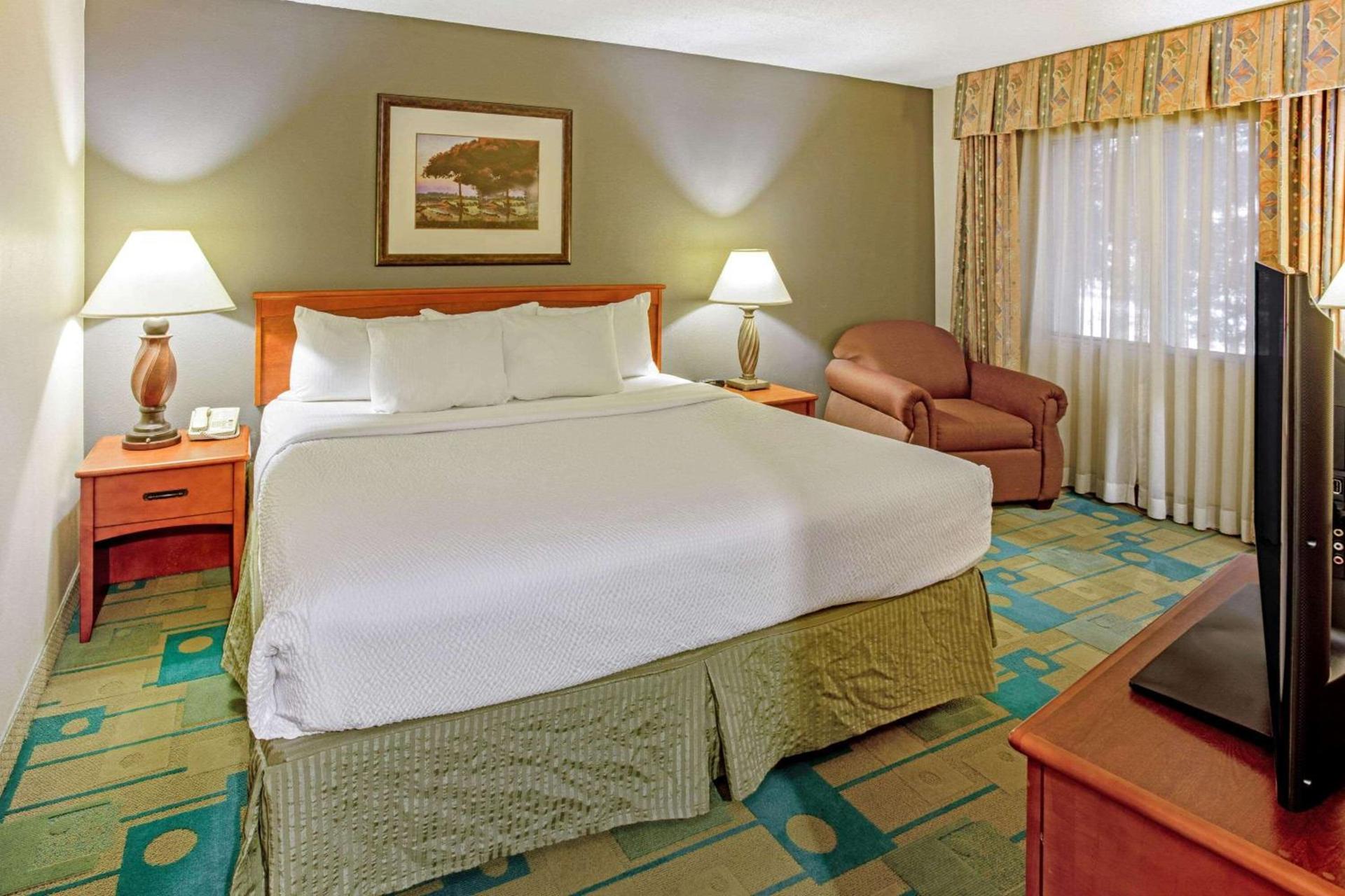 La Quinta by Wyndham Appleton College Avenue photo 17