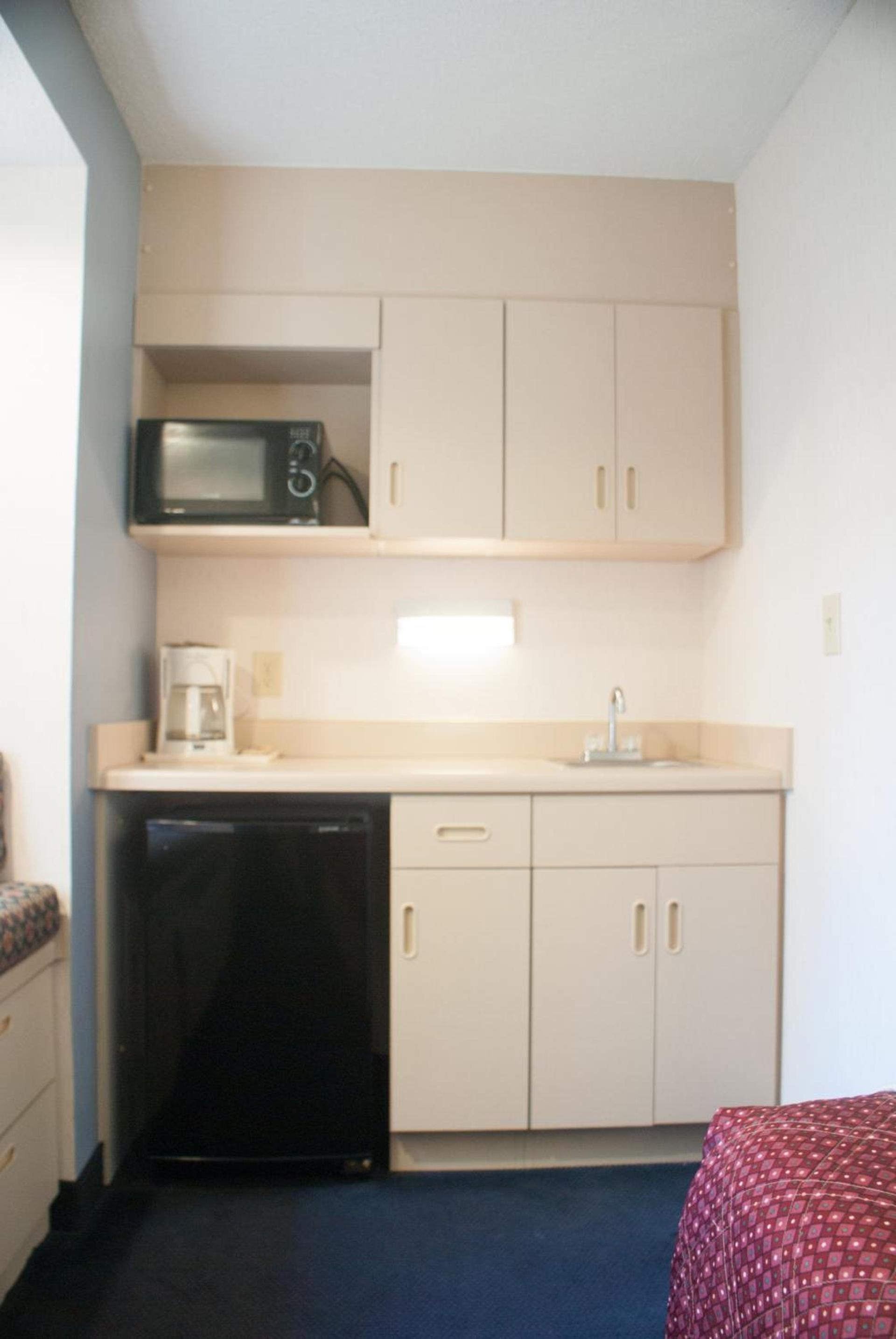 Hometown Inn & Suites Jacksonville Butler Blvd./Southpoint photo 12