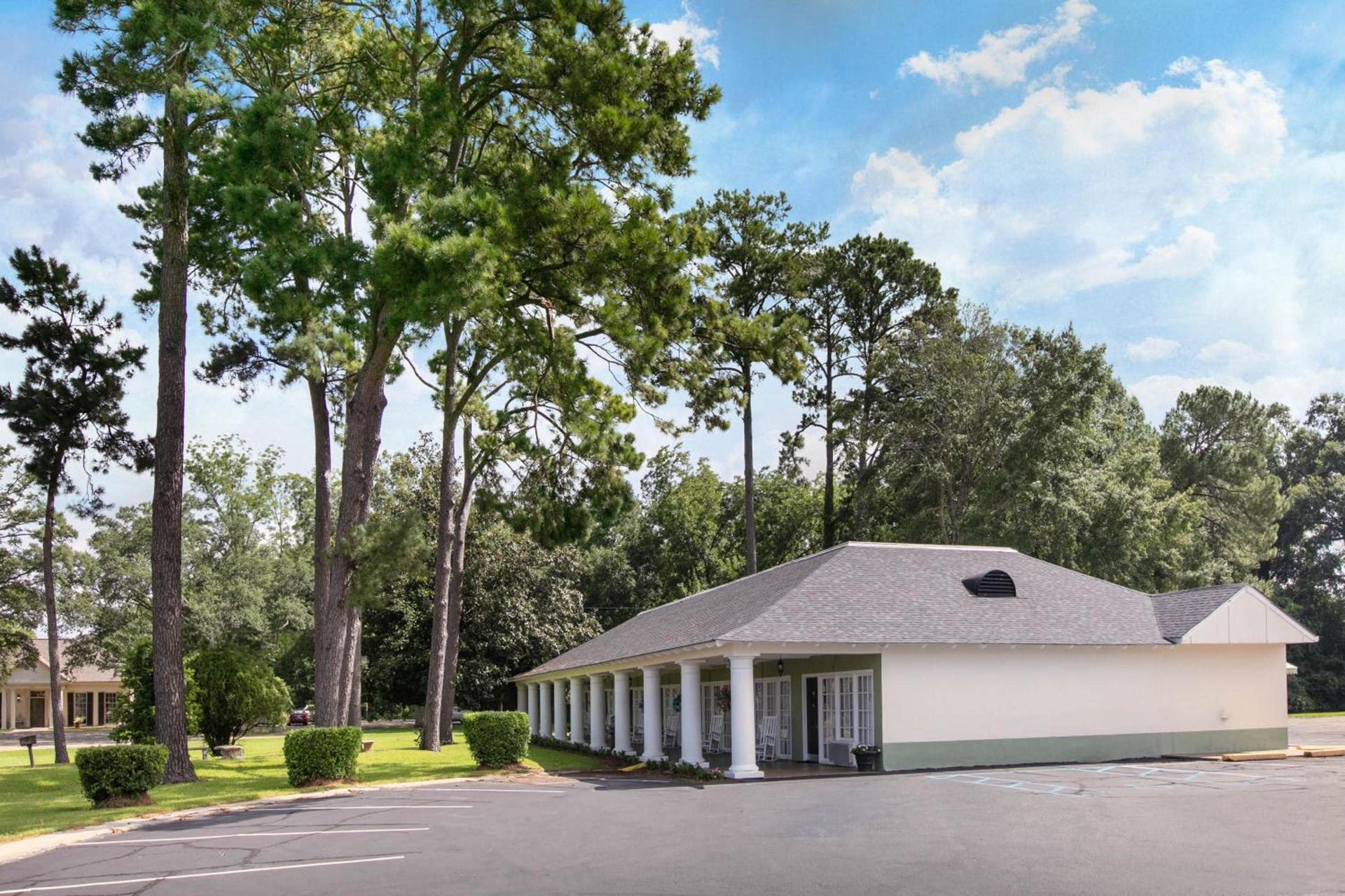 Days Inn by Wyndham Natchez photo 20