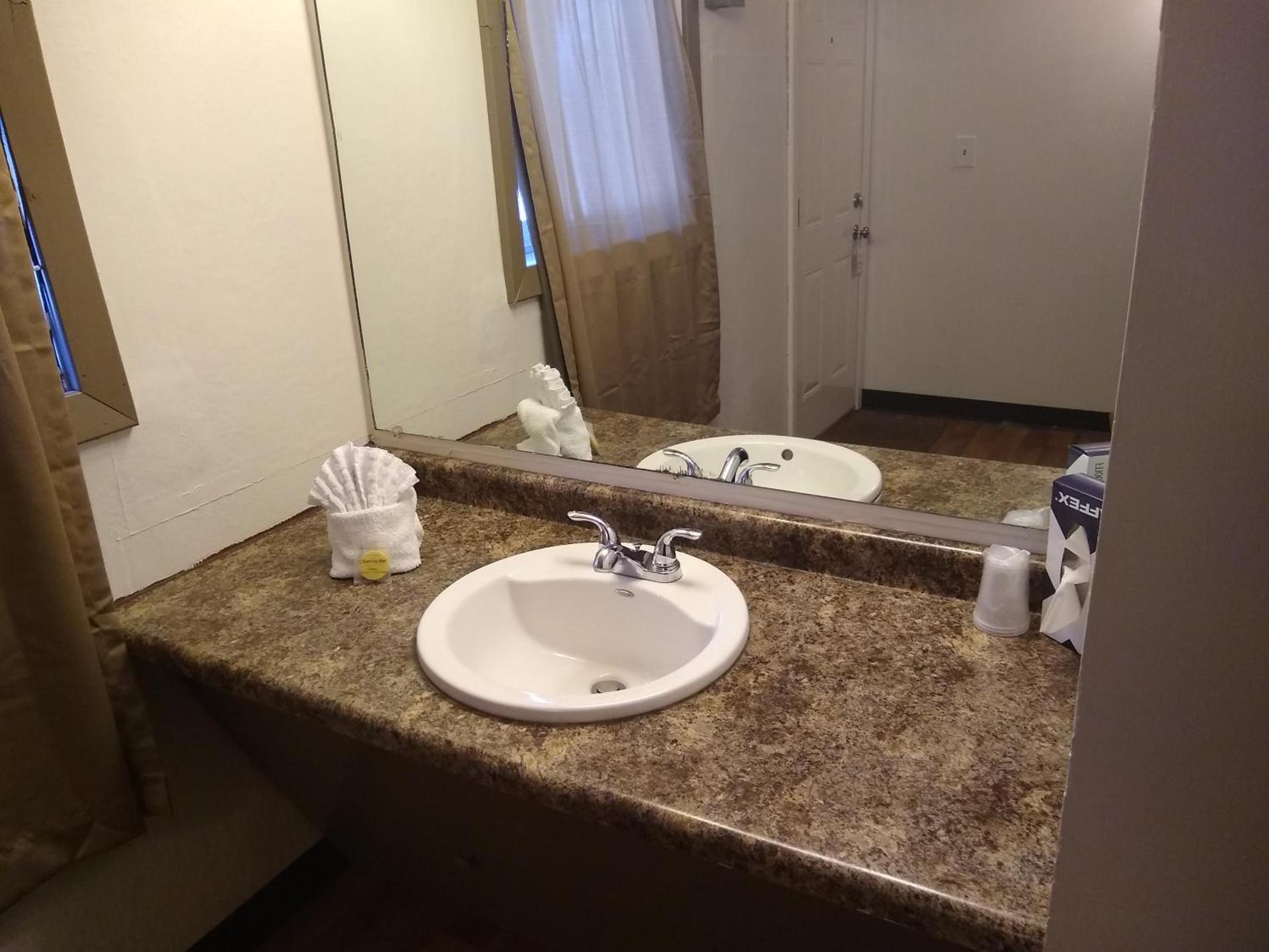 Townhouse Motel photo 9