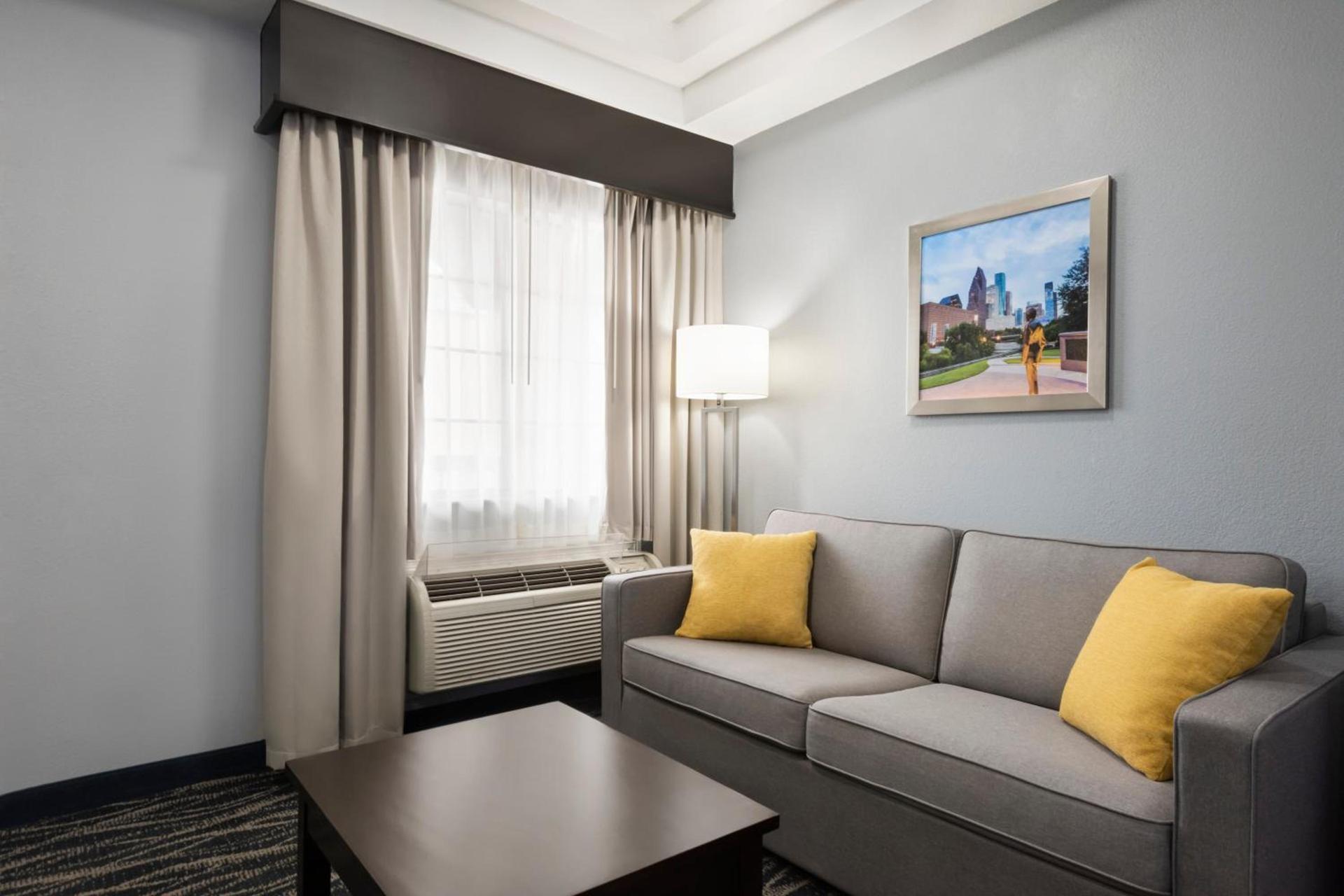 Days Inn & Suites by Wyndham Houston Hobby Airport photo 54