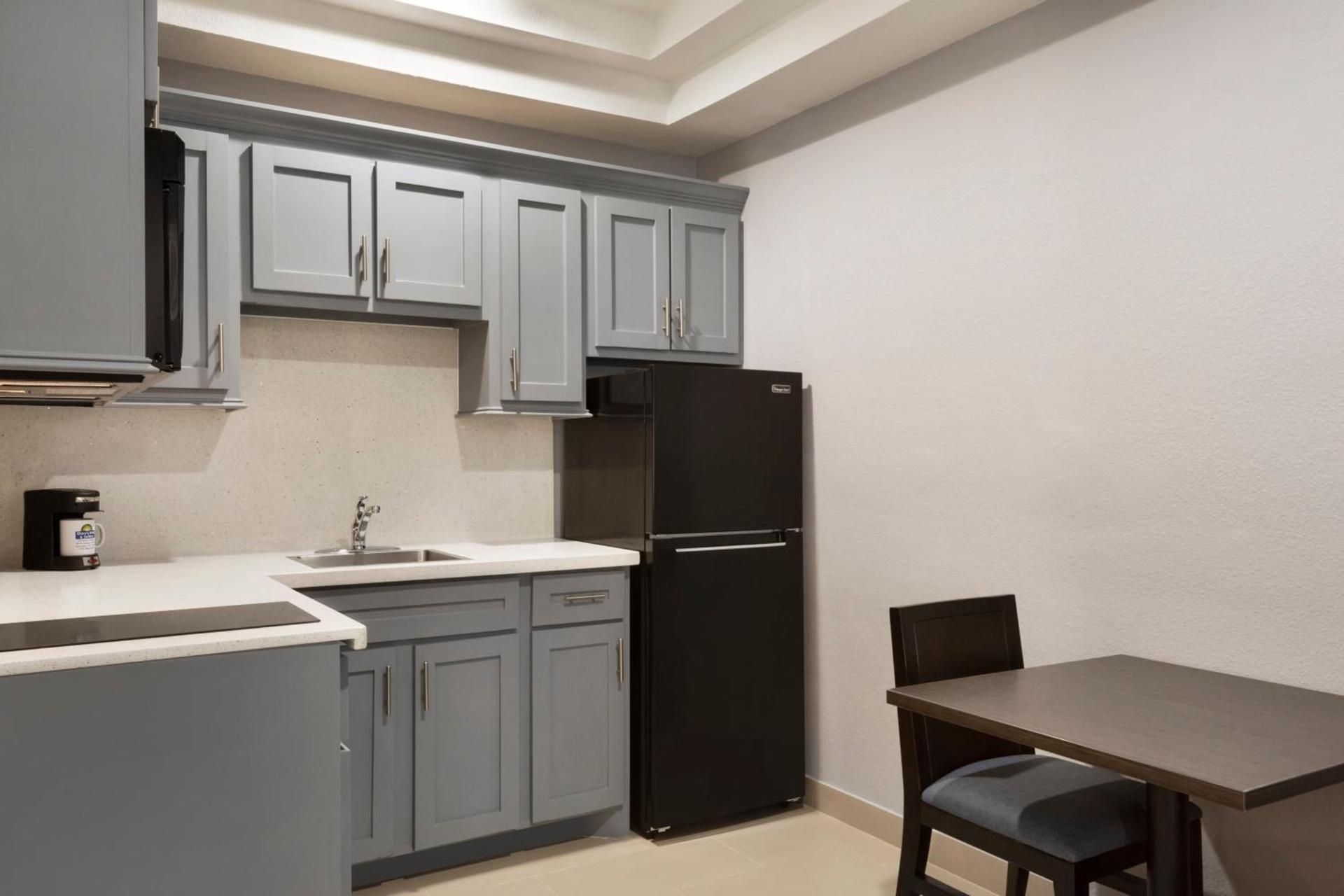 Days Inn & Suites by Wyndham Houston Hobby Airport photo 61