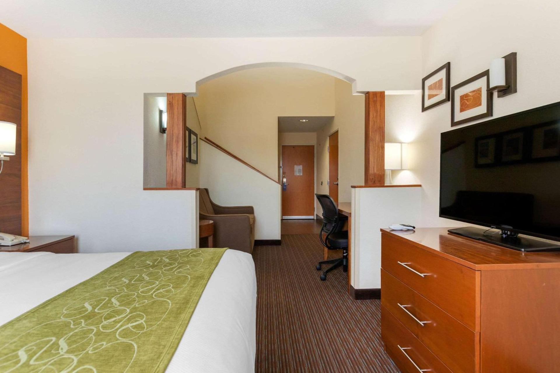 Comfort Suites Stevensville - St Joseph photo 9