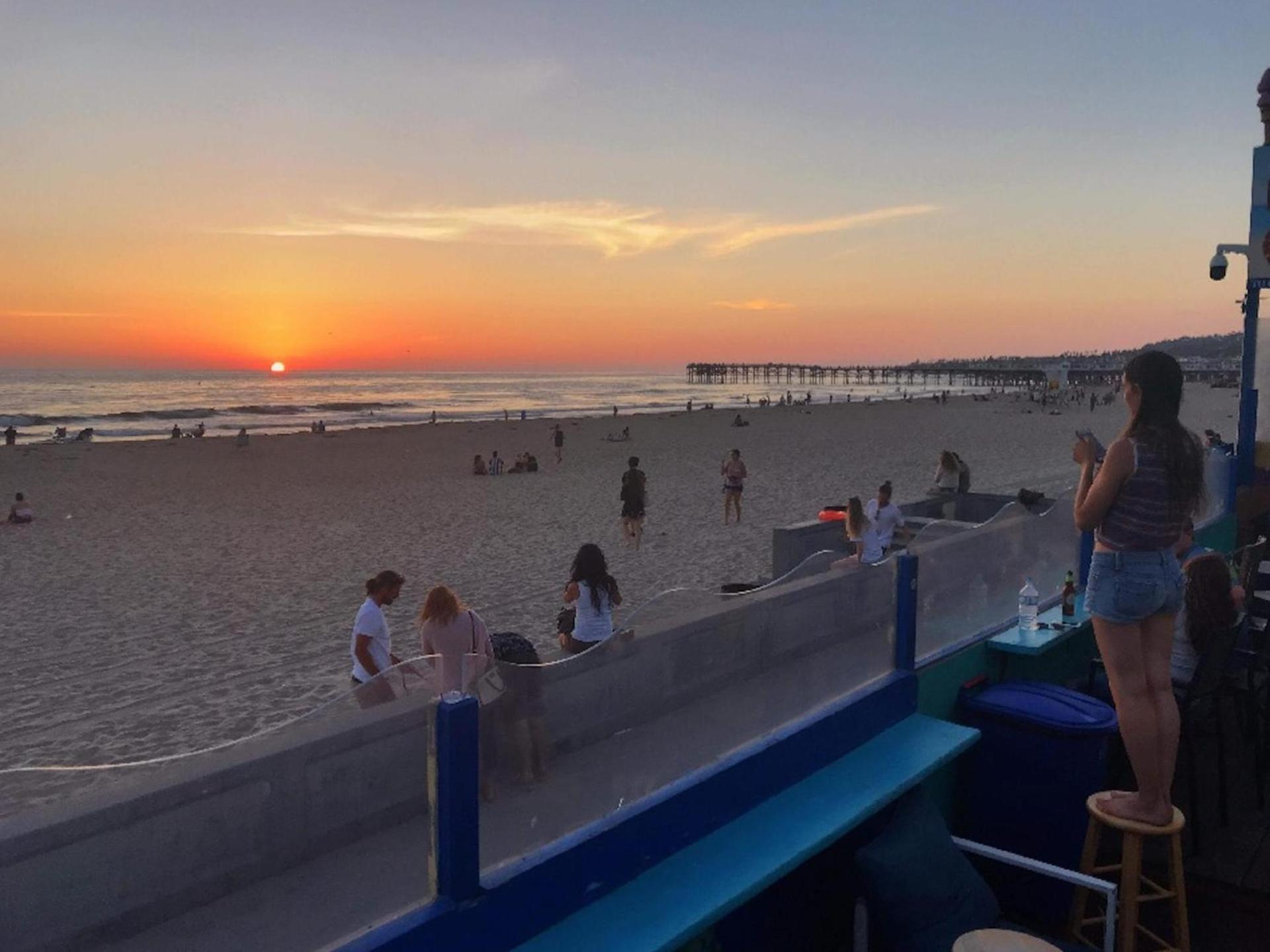 ITH San Diego Beach Bungalow Surf Hostel photo 10