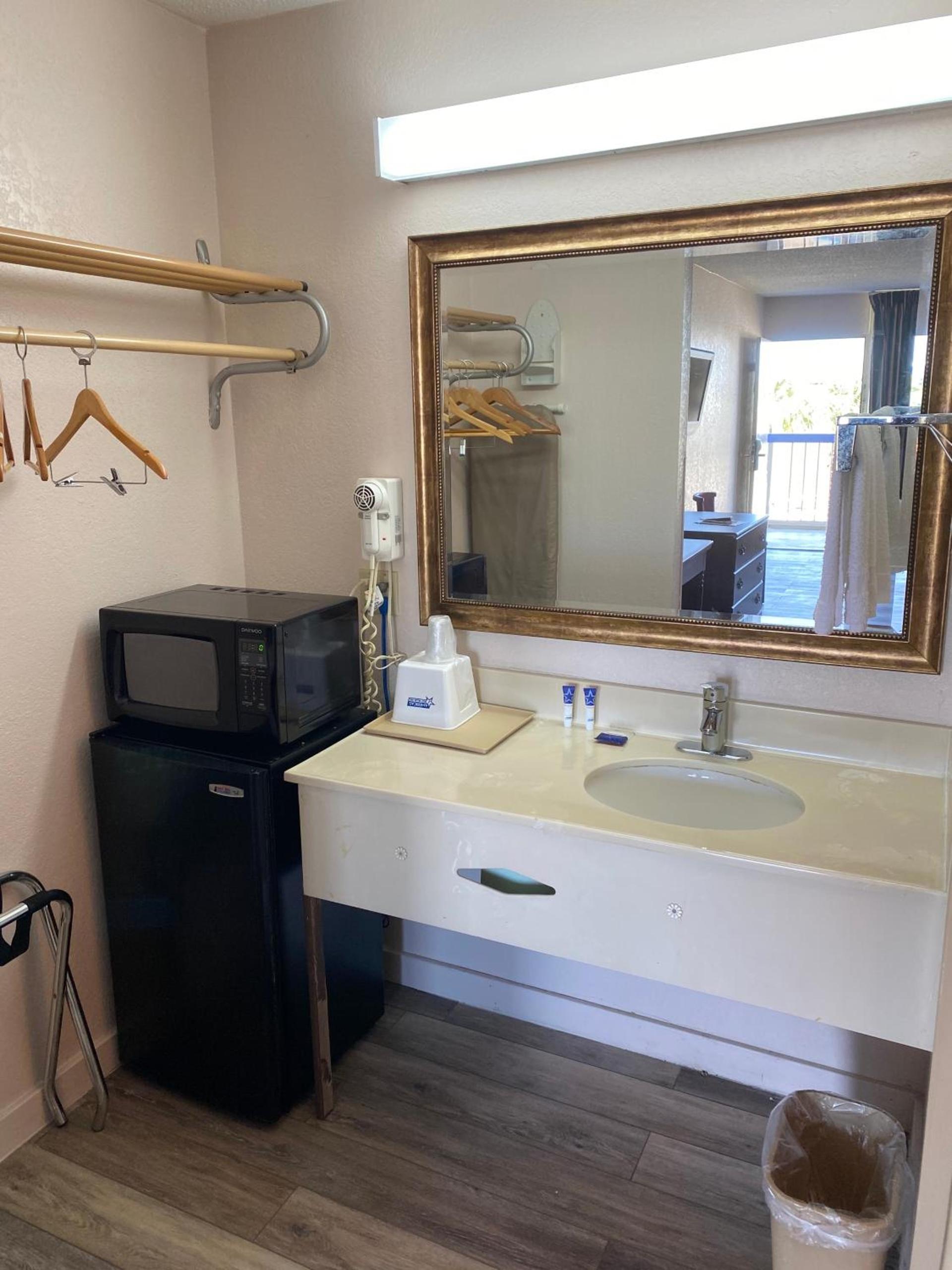 Motel 6 Marianna, FL photo 44