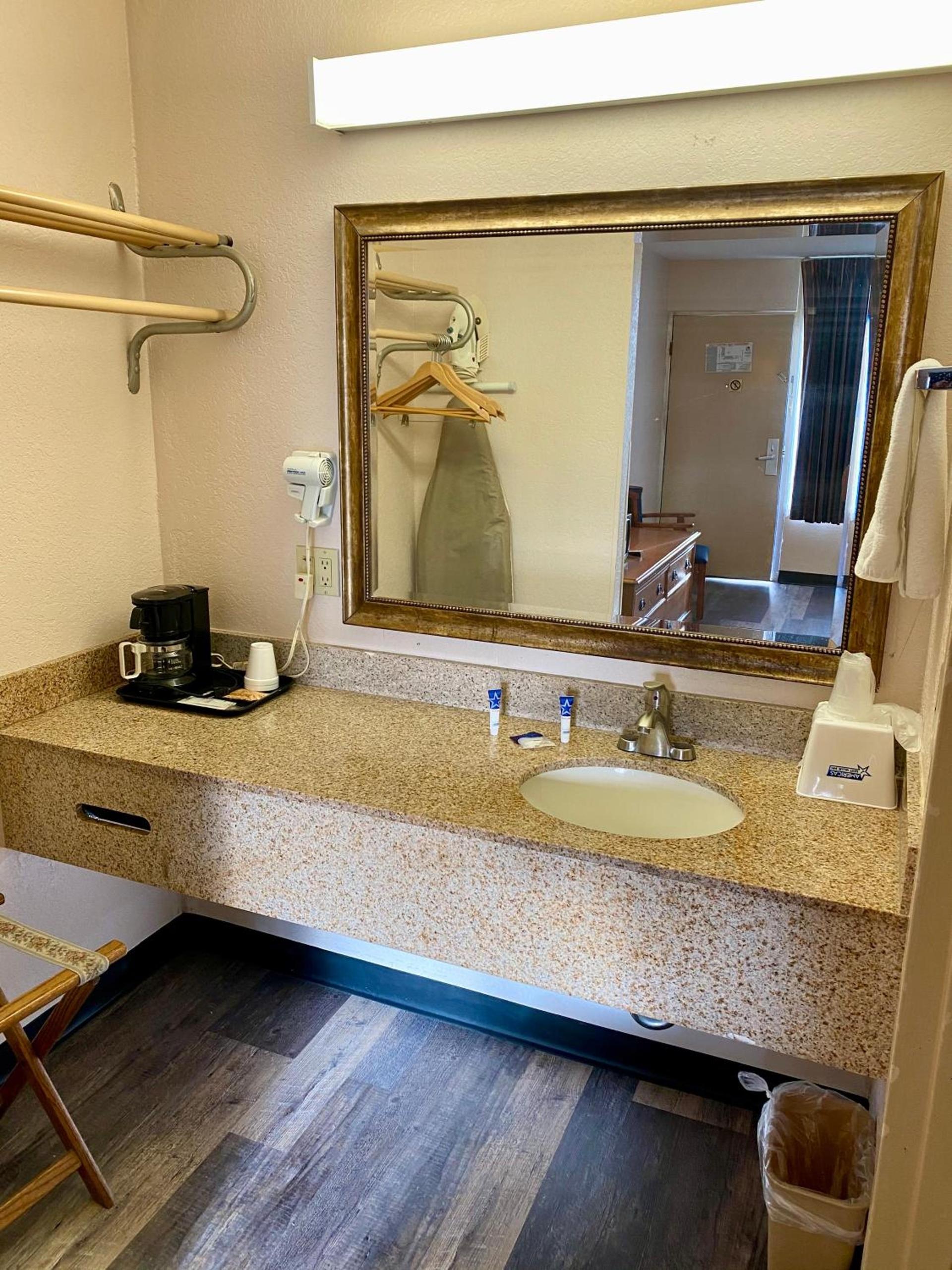 Motel 6 Marianna, FL photo 37