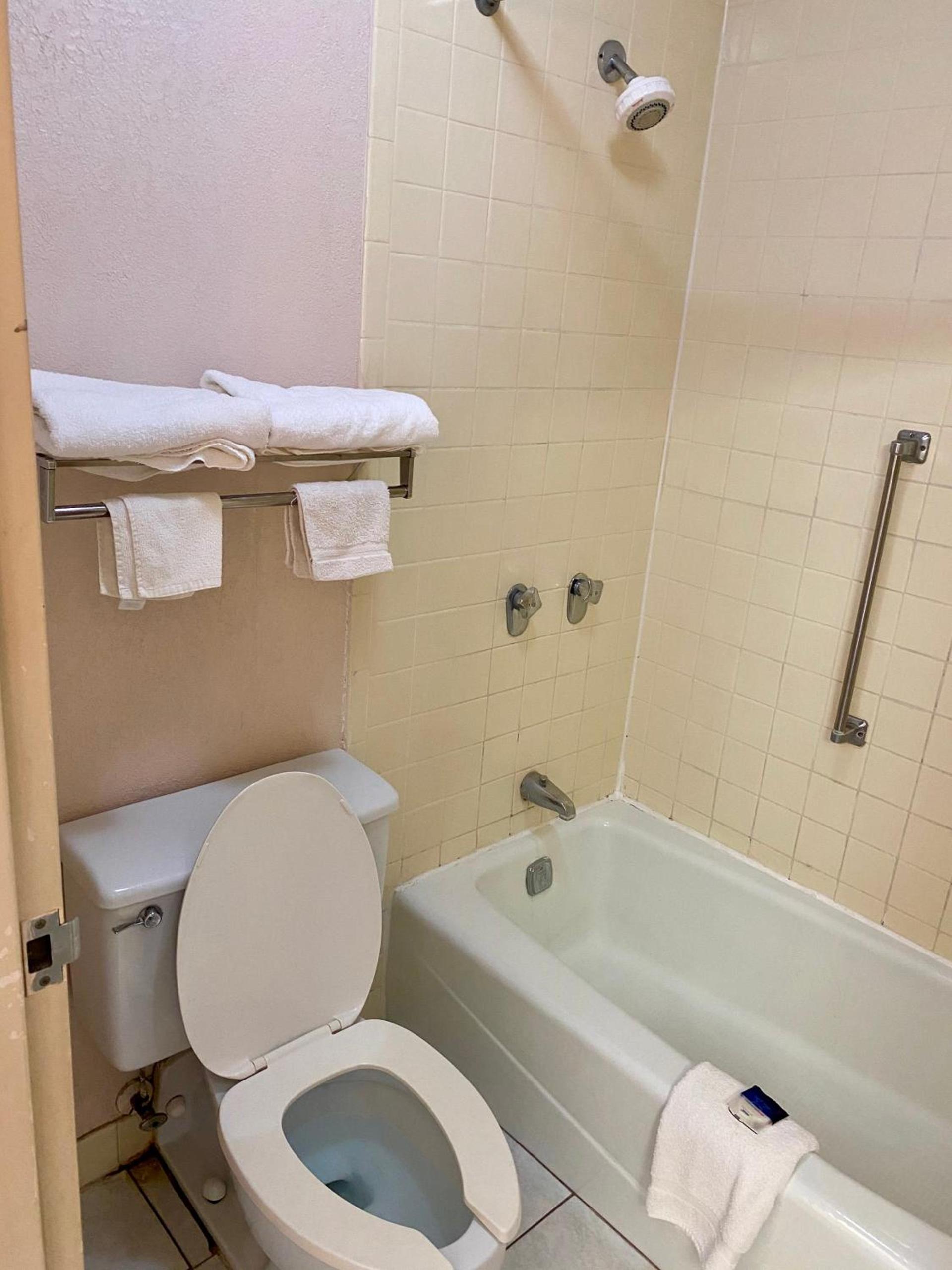 Motel 6 Marianna, FL photo 38