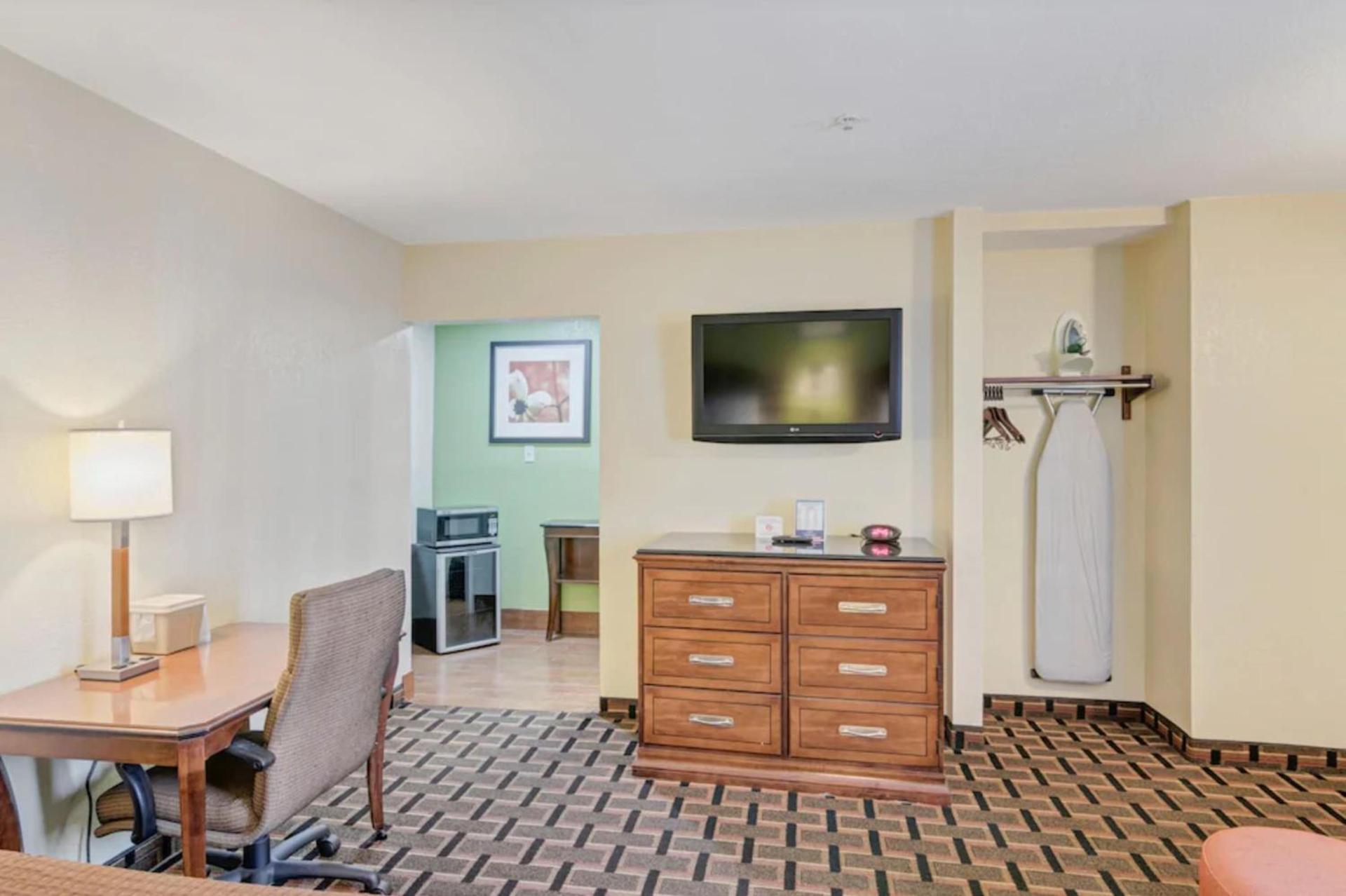 Savannah Garden Hotel photo 12