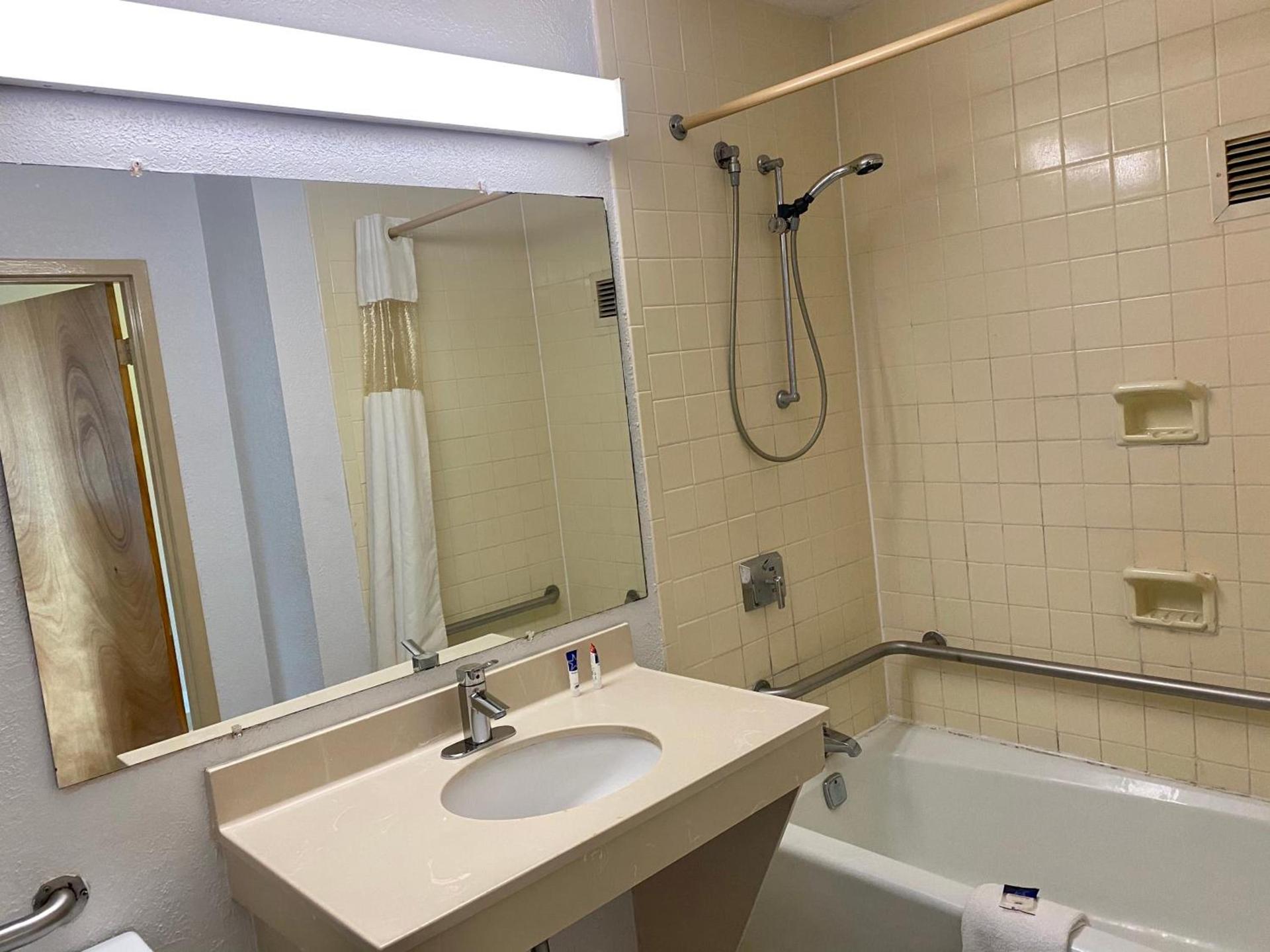 Motel 6 Marianna, FL photo 35