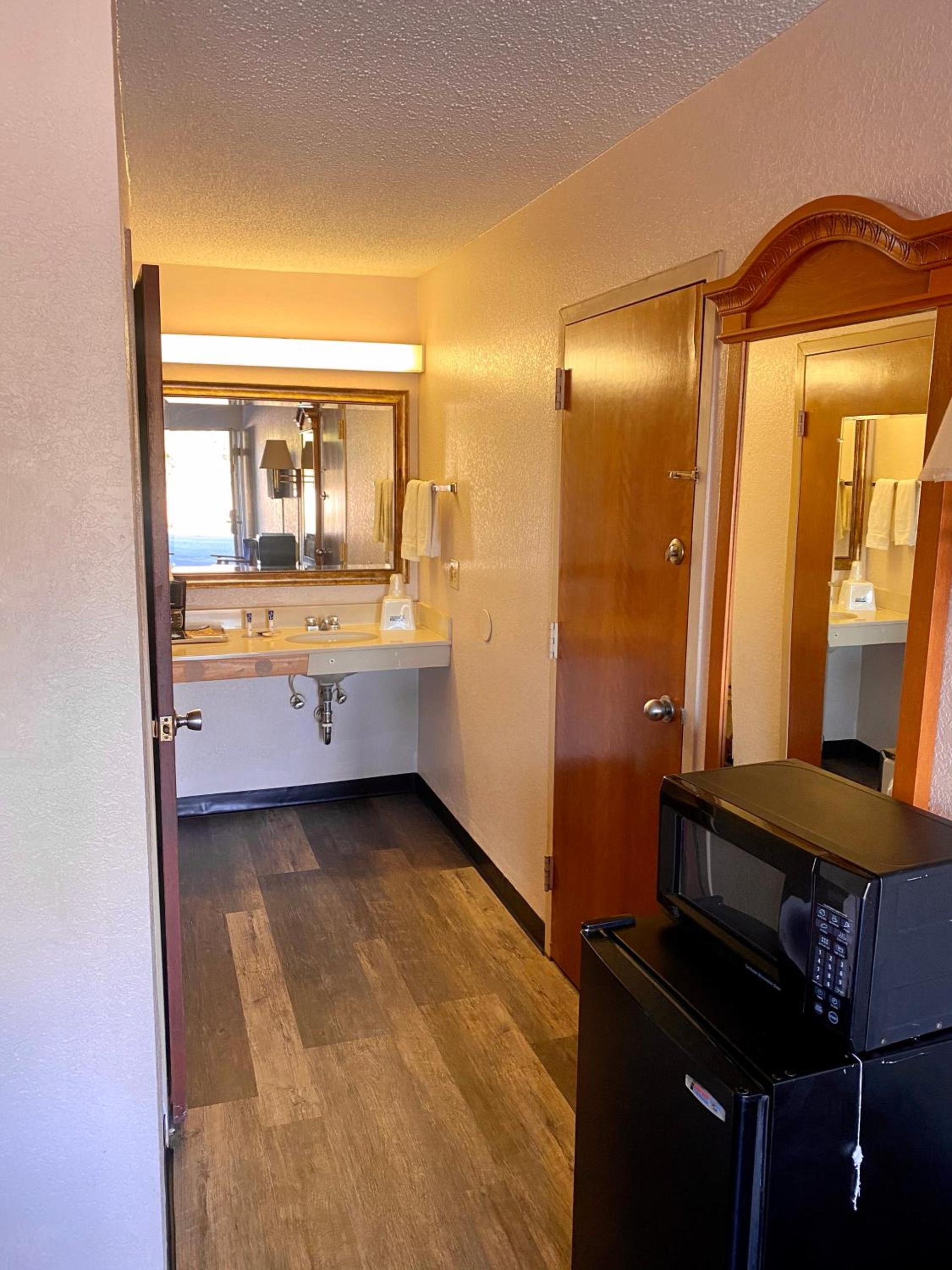 Motel 6 Marianna, FL photo 28