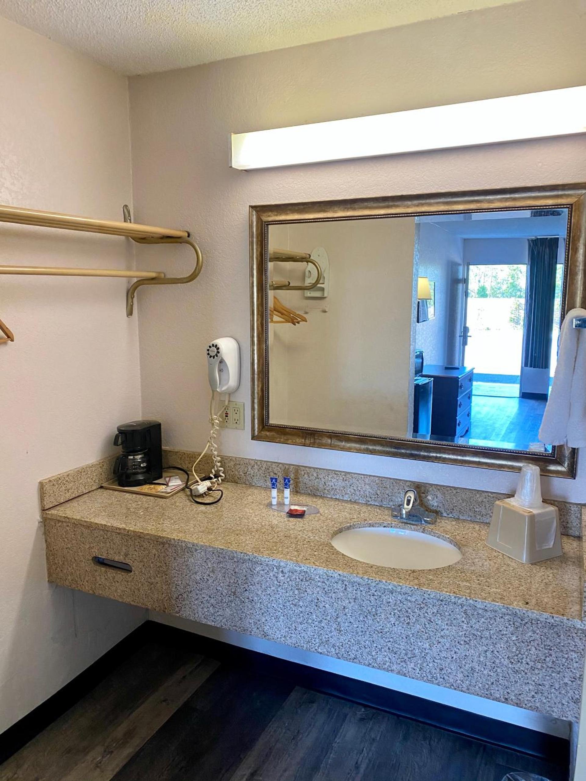 Motel 6 Marianna, FL photo 25