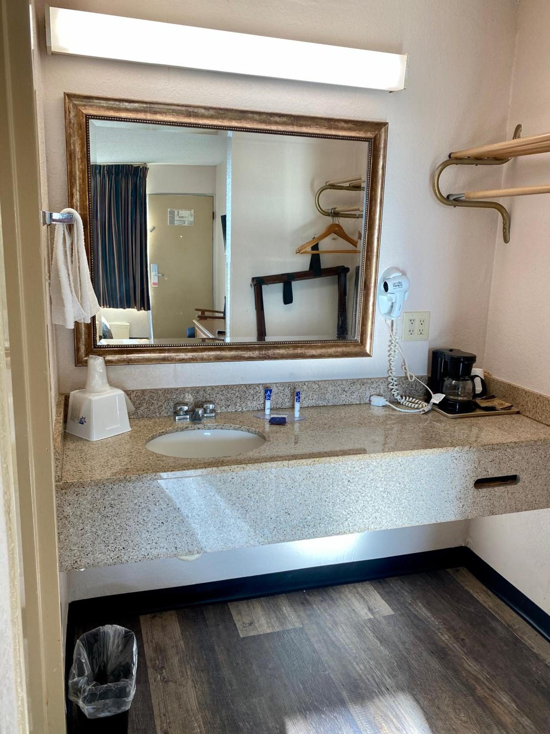 Motel 6 Marianna, FL photo 24